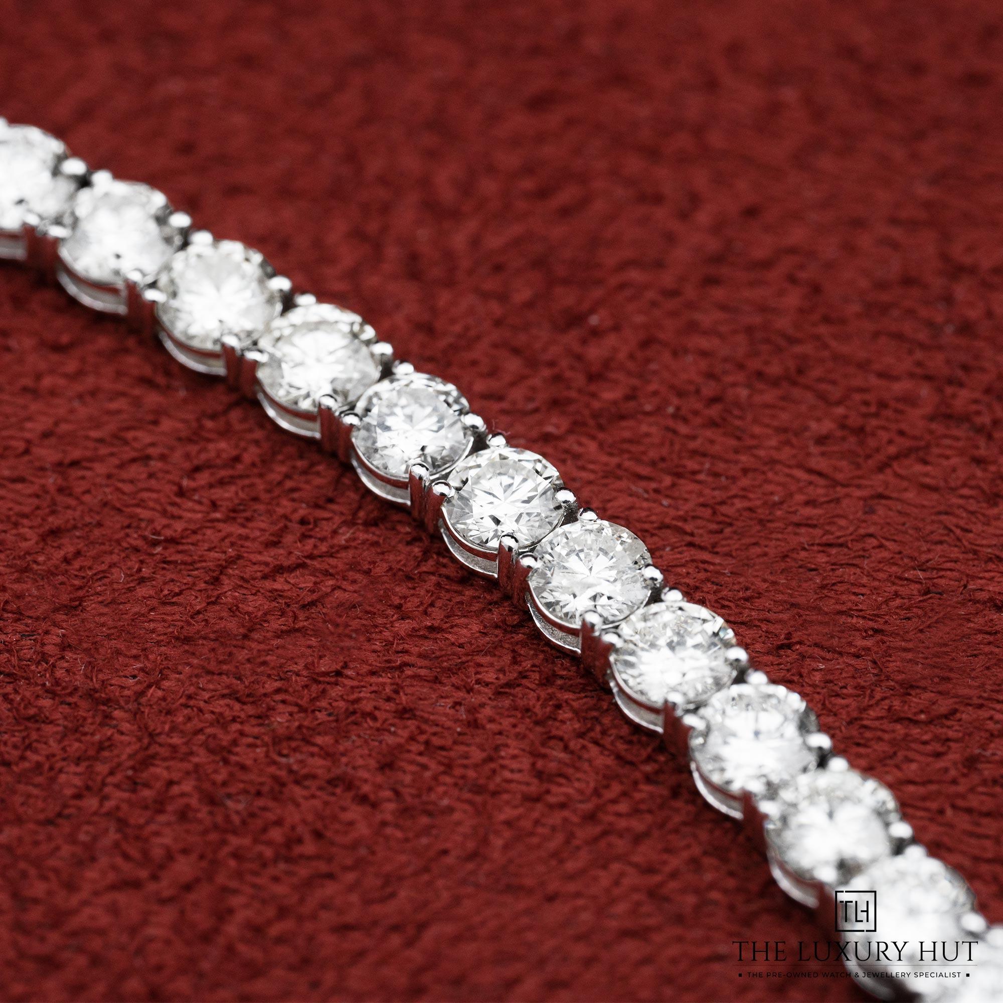 2025/10/02f156d0-274c-4dae-9d2c-61924d9311ba18ct_White_Gold_13.5ct_Diamond_Tennis_Bracelet_52288-d.jpg