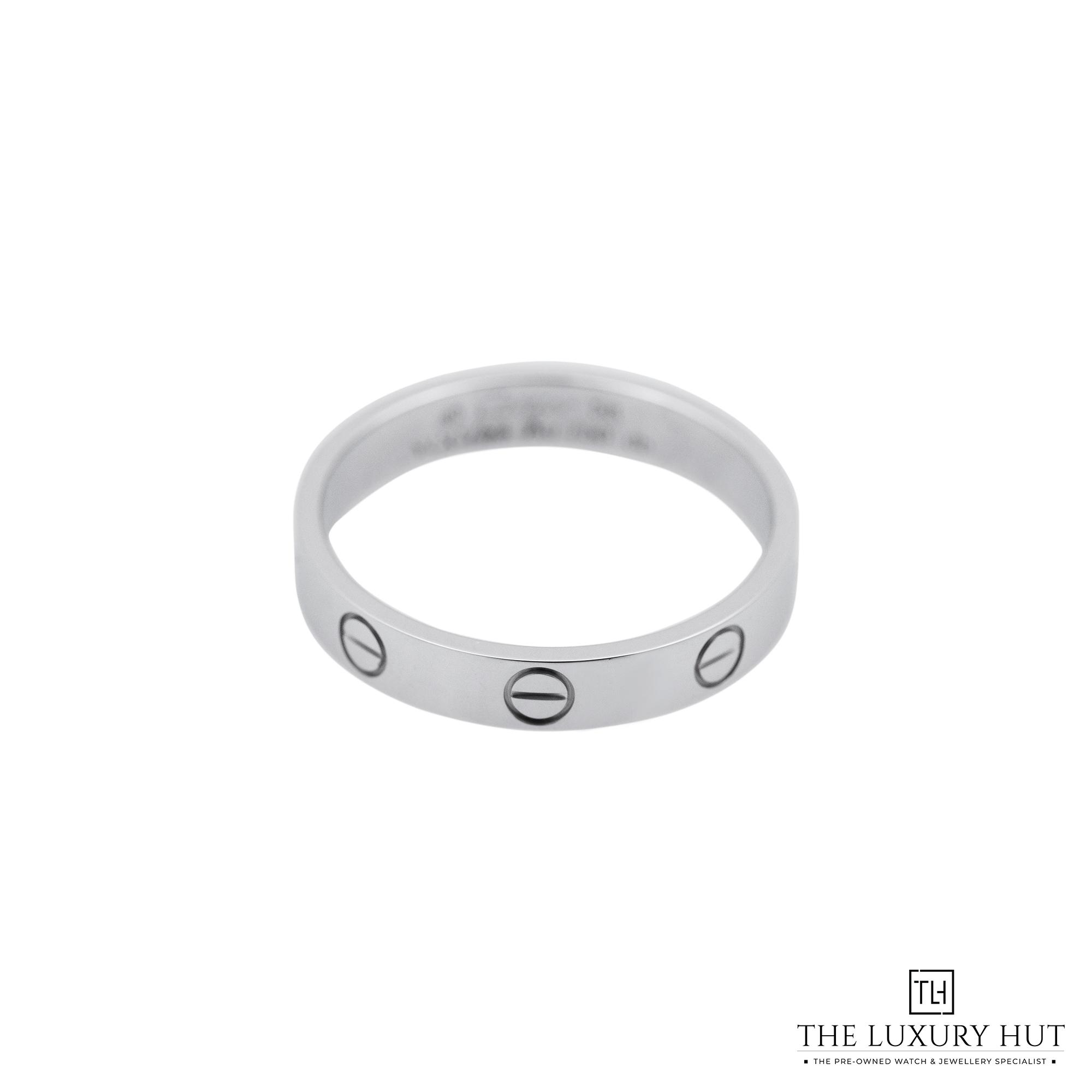 2025/10/0bc3ba3c-f86a-4862-86d7-aa9ee45205b8Cartier_LOVE_Small_White-Gold_Wedding_Band_LB721-a.jpg