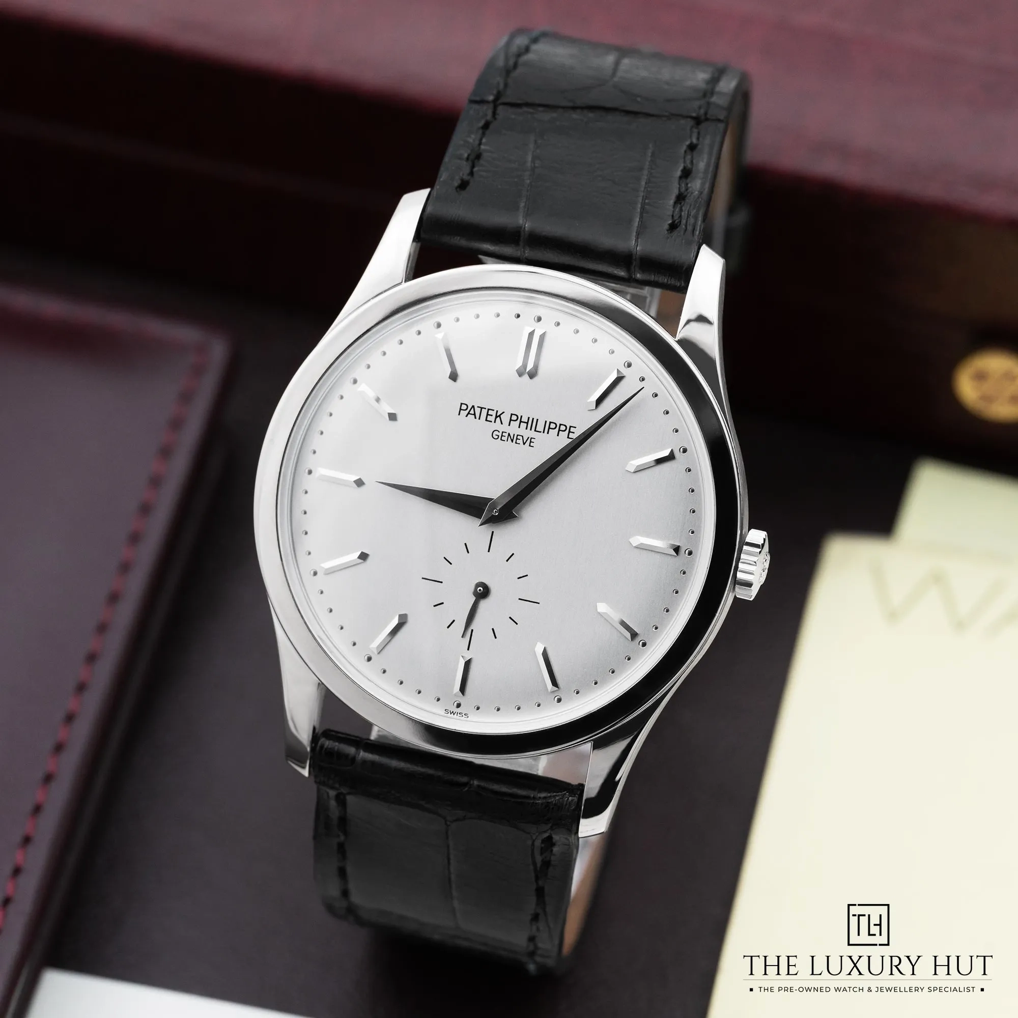 2025/10/17c43427-16e6-4b5e-b812-2764545fc02aPatek_Philippe_Calatrava_White_Gold_Silver-Dial_Update_51914-b.webp