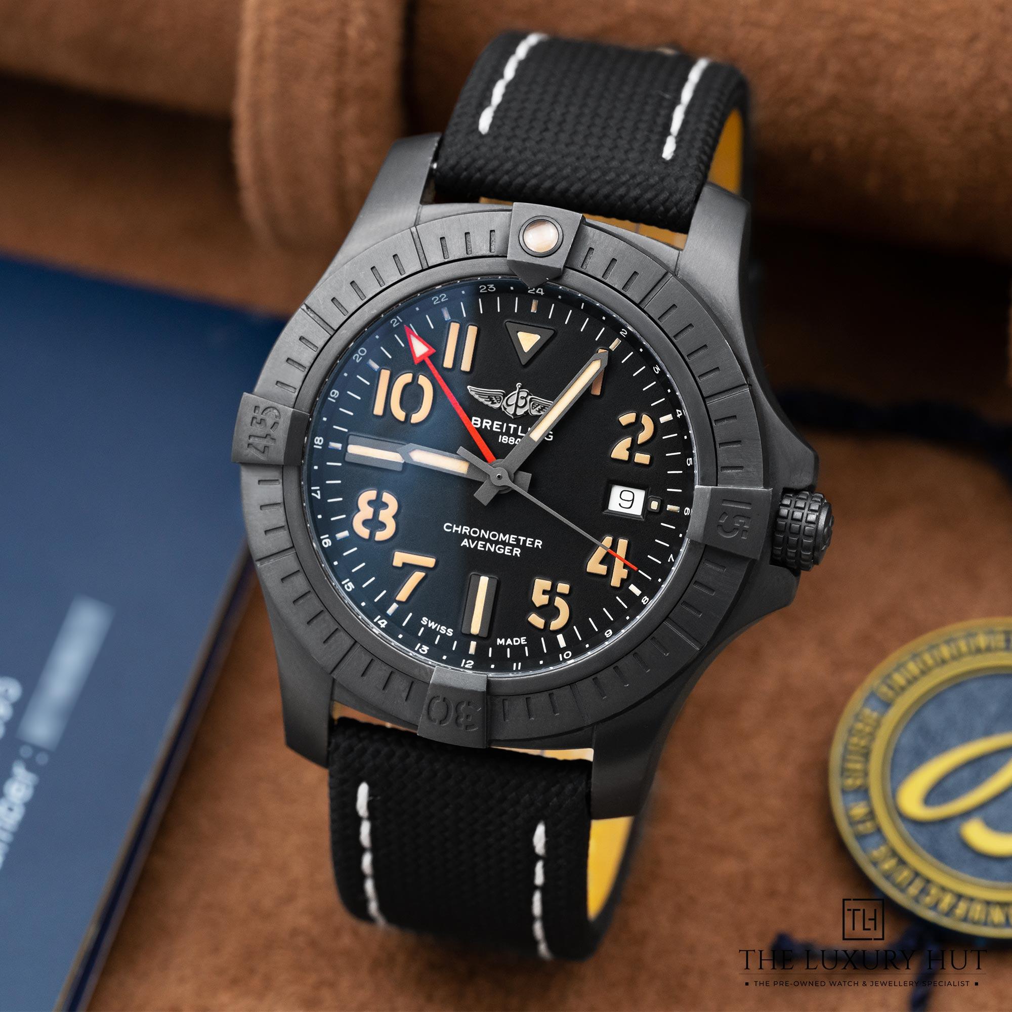 2025/10/Breitling_Avenger_GMT_45_Night_Titanium_Black_52227-b.jpg