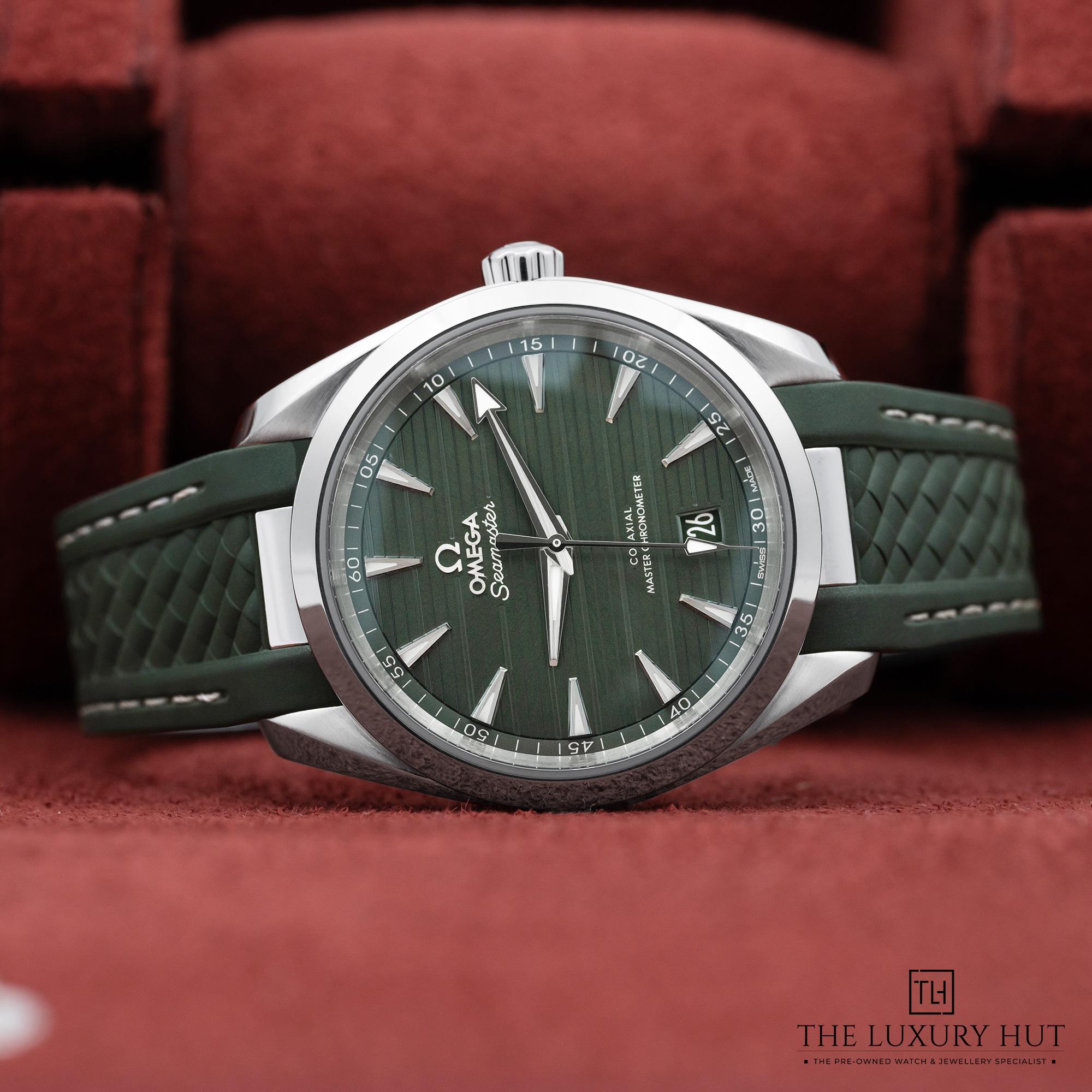 2025/10/Omega_Seamaster_Aqua_Terra_Steel_38_Green_Teak_LB701-b.jpg