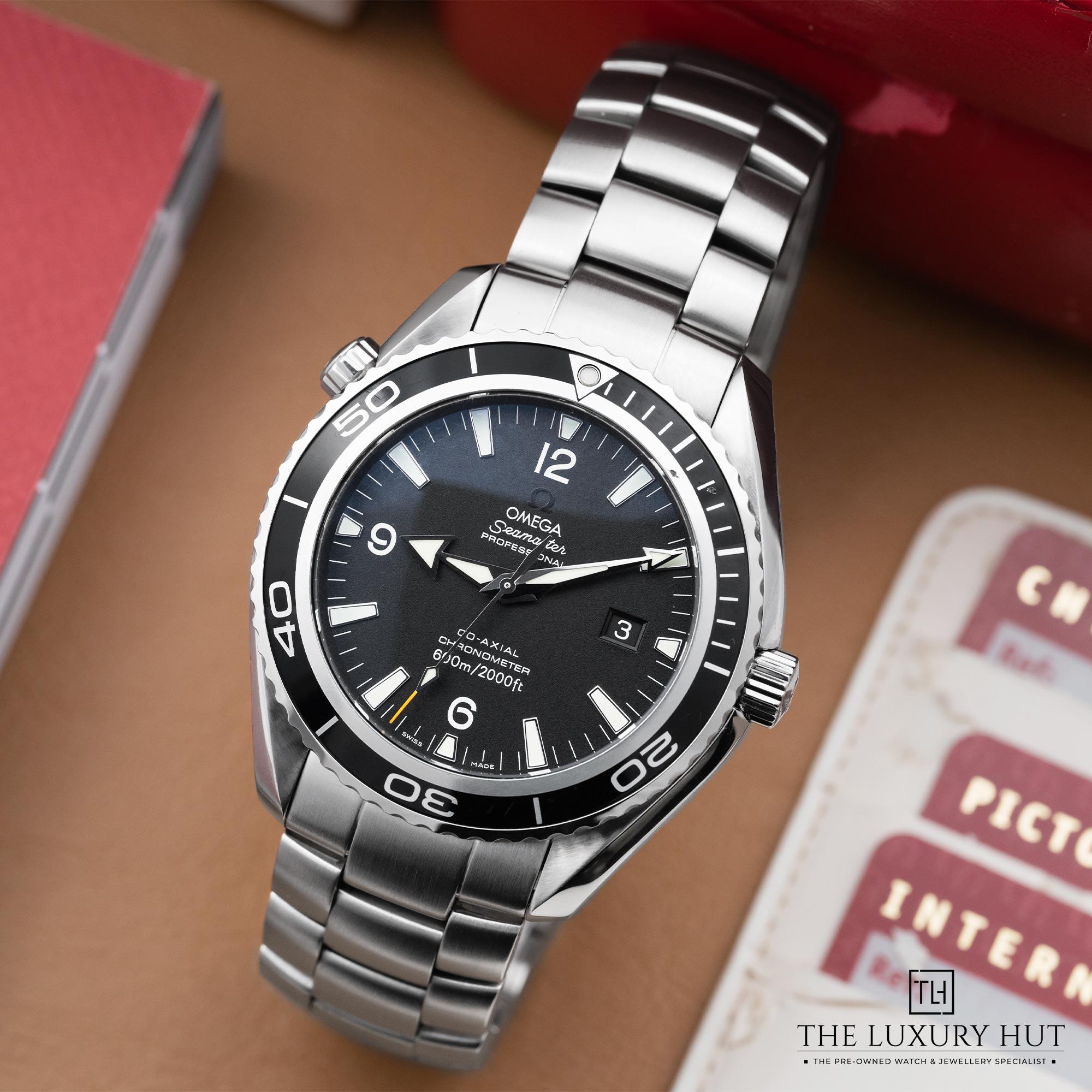 2025/10/Omega_Seamaster_Planet_Ocean_Steel_45.5_Black_52228-b.jpg