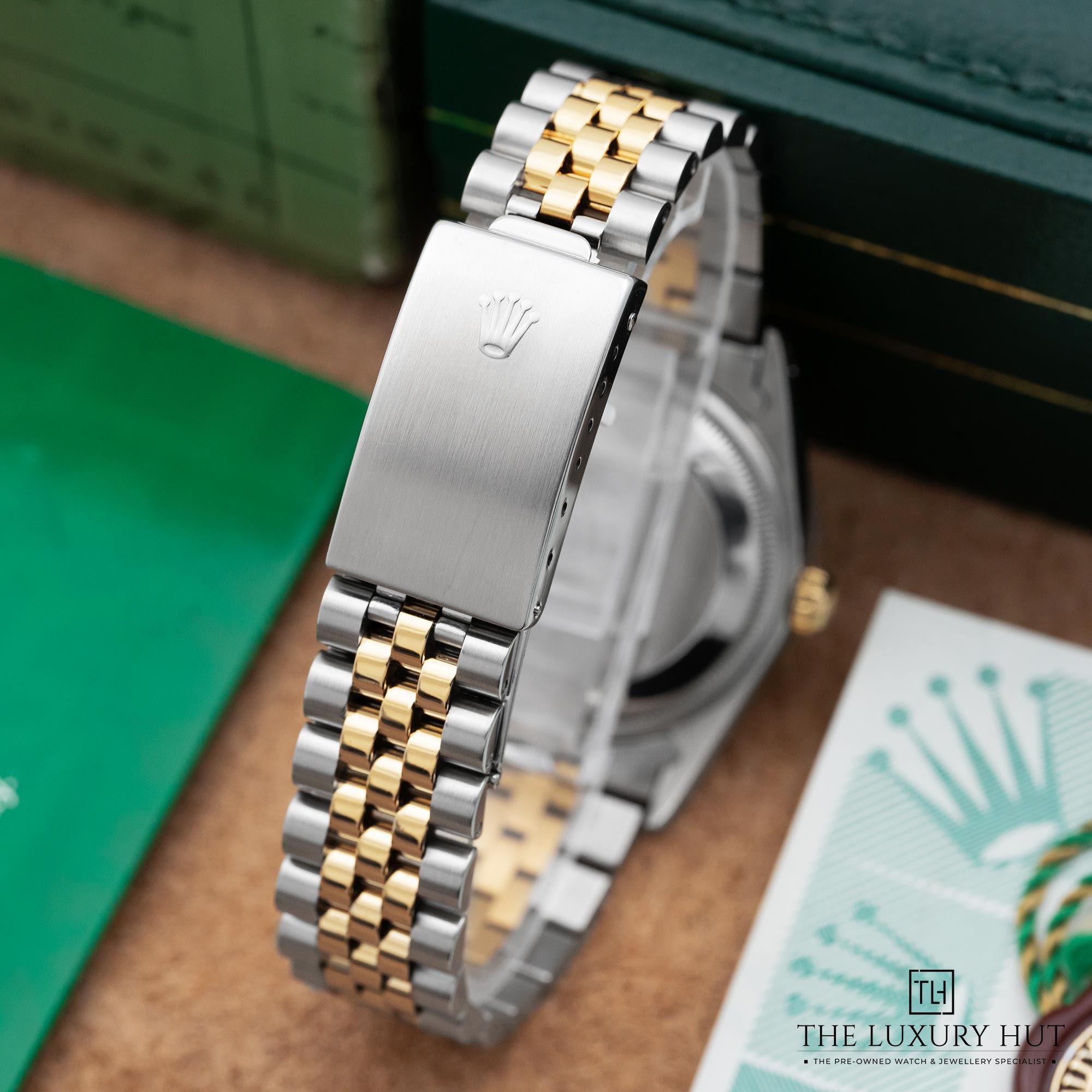 2025/11/18e95ce8-286a-47b4-bf55-3d3030a00137Rolex_Oyster_Perpetual_Date_Bi-Metal_Champagne_Dial_52174-d.jpg