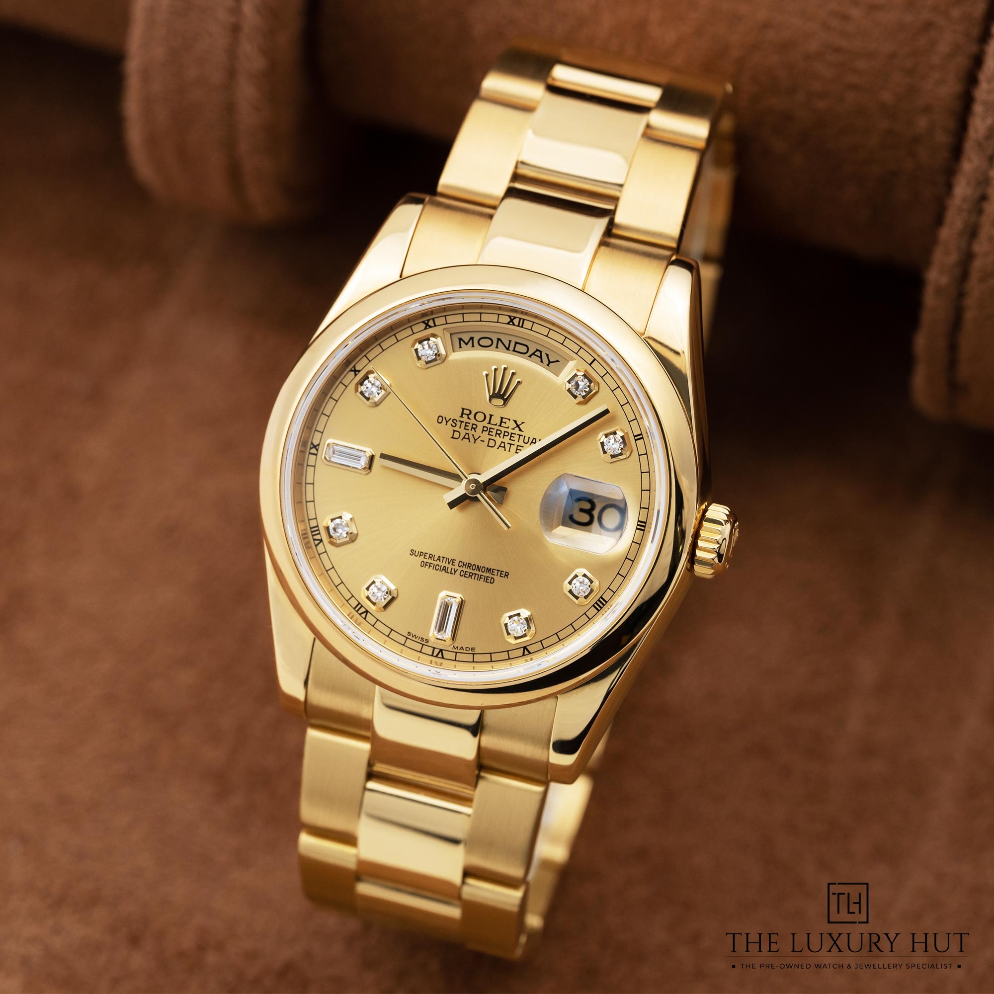 2025/11/55e7bd8e-297c-4e47-a9d3-696302102943Rolex_Day-Date_36_Gold_Champagne_Diamond_Dial_Update_LB487-b.jpg
