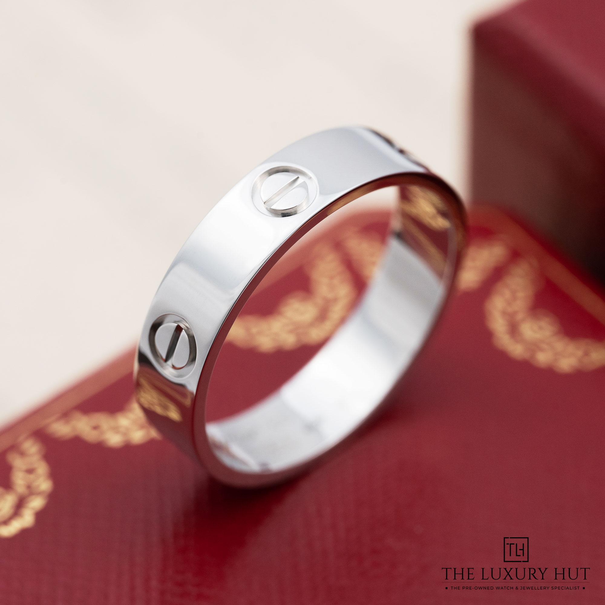 2025/11/6749dbd5-338a-4e48-8259-aab3822d33f2Cartier_LOVE_Ring_Classic_Model_Platinum_52377-c.jpg