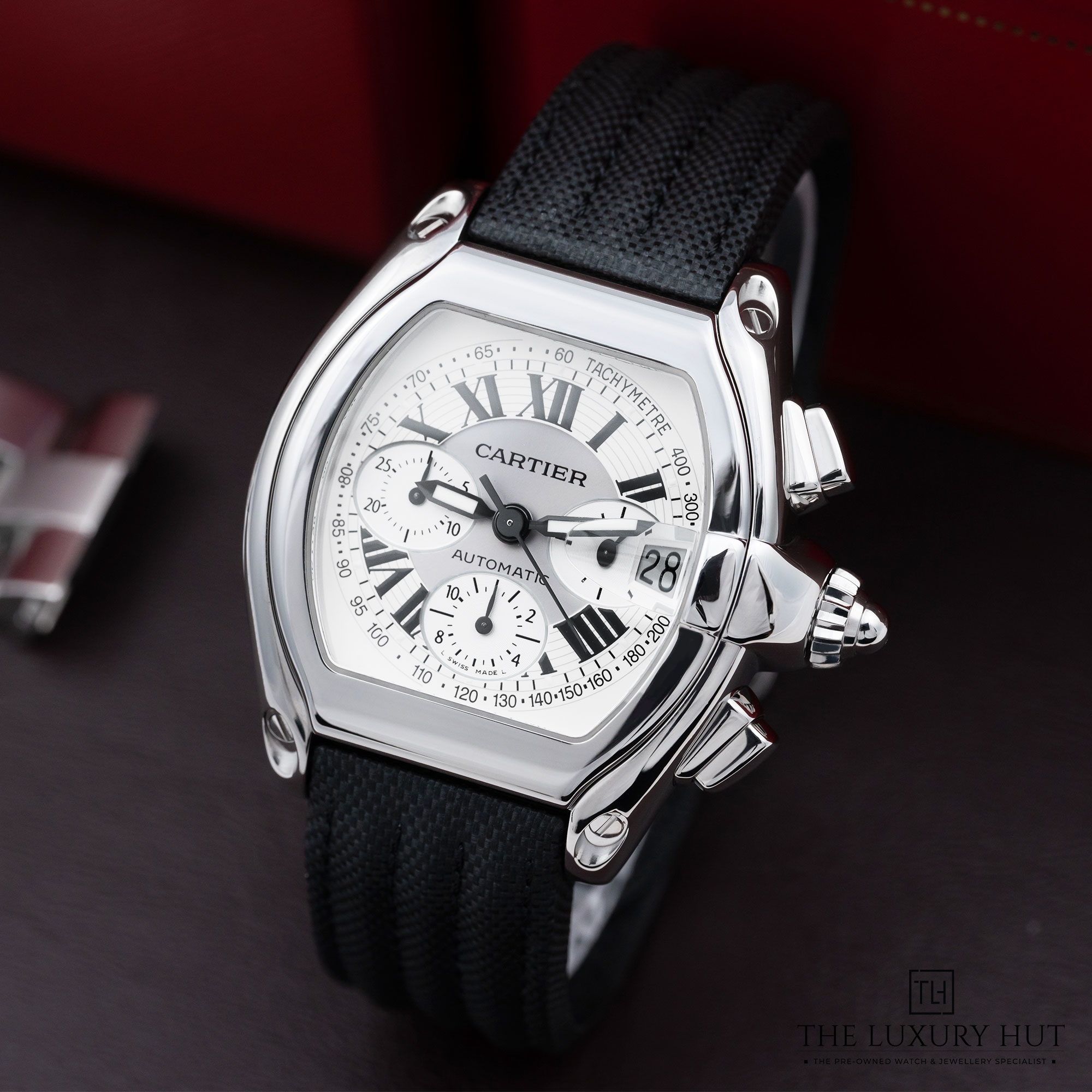 2025/11/a2a4e519-702d-444b-b9e2-31f9a1545f62Cartier_Roadster_XL_Chronograph_White_Silver_LB730-c.jpg