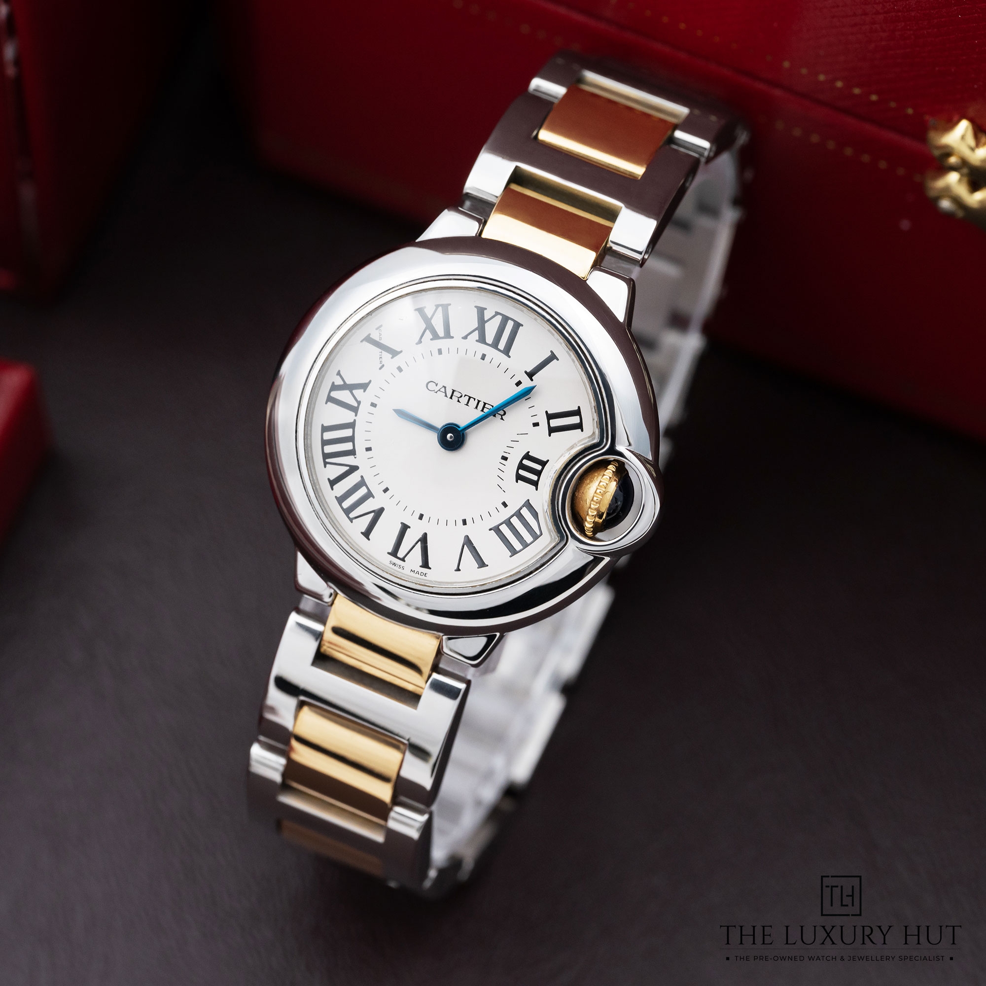 2025/11/c61c6fc9-7473-4971-a252-4918d78cf3d1Cartier_Ballon_Bleu_Steel_&_Gold_28mm_Silver_Roman_52300-b.jpg