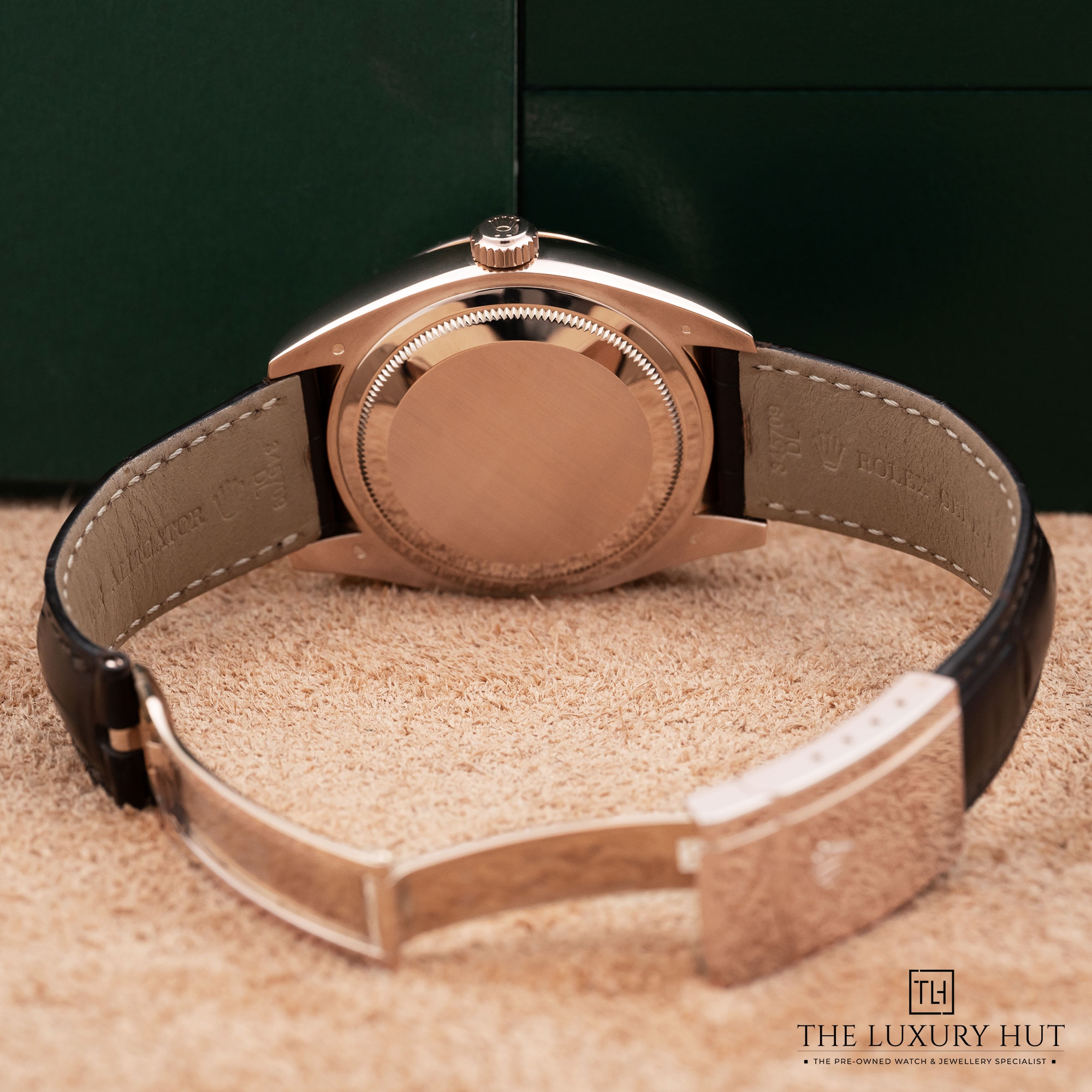 2025/11/d0b4801e-0c44-49a2-b3bb-e635facad9d2Rolex_Sky-Dweller_Everose_Gold_42mm_Chocolate_Arabic_LB737-c.jpg