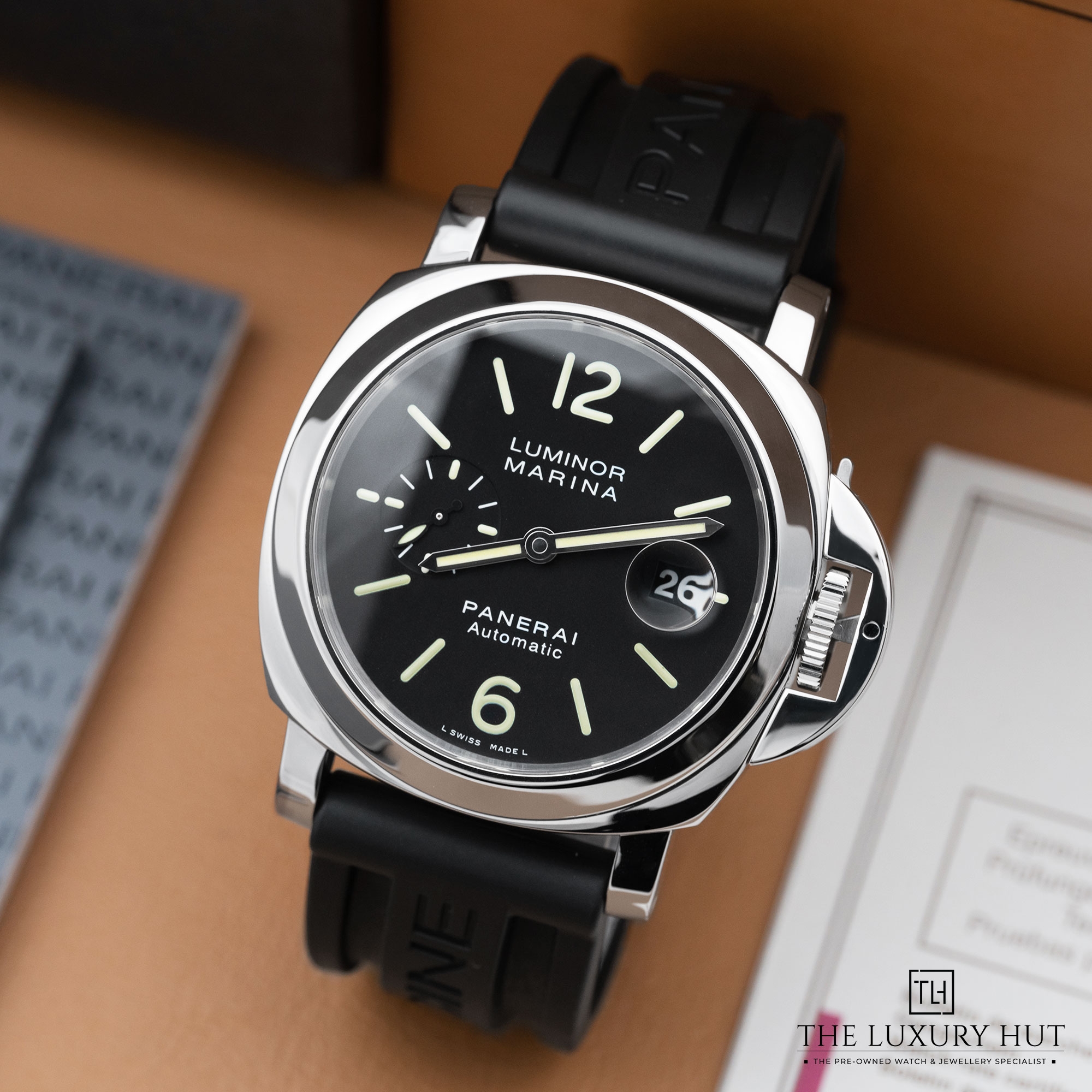 2025/11/dd055750-b80f-40e8-8221-8dbc06a4f659Panerai_Luminor_Marina_Steel_44mm_Black_Dial_52260-b.jpg