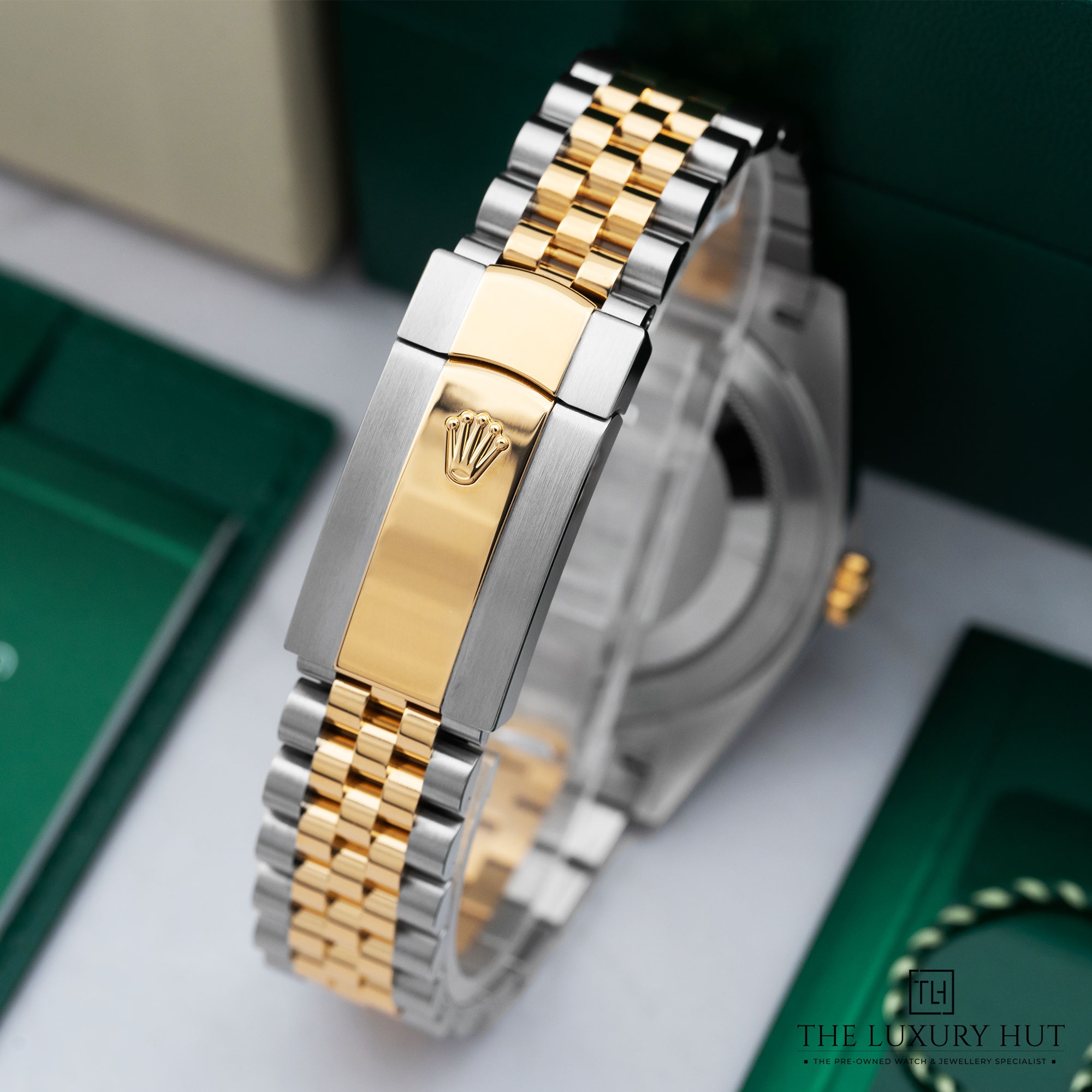 2025/11/ea4bdf4c-63a8-40ec-92c5-19de2e013c1dRolex_Datejust_41_Steel_&_Yellow_Gold_Silver__Baton_52346-d.jpg