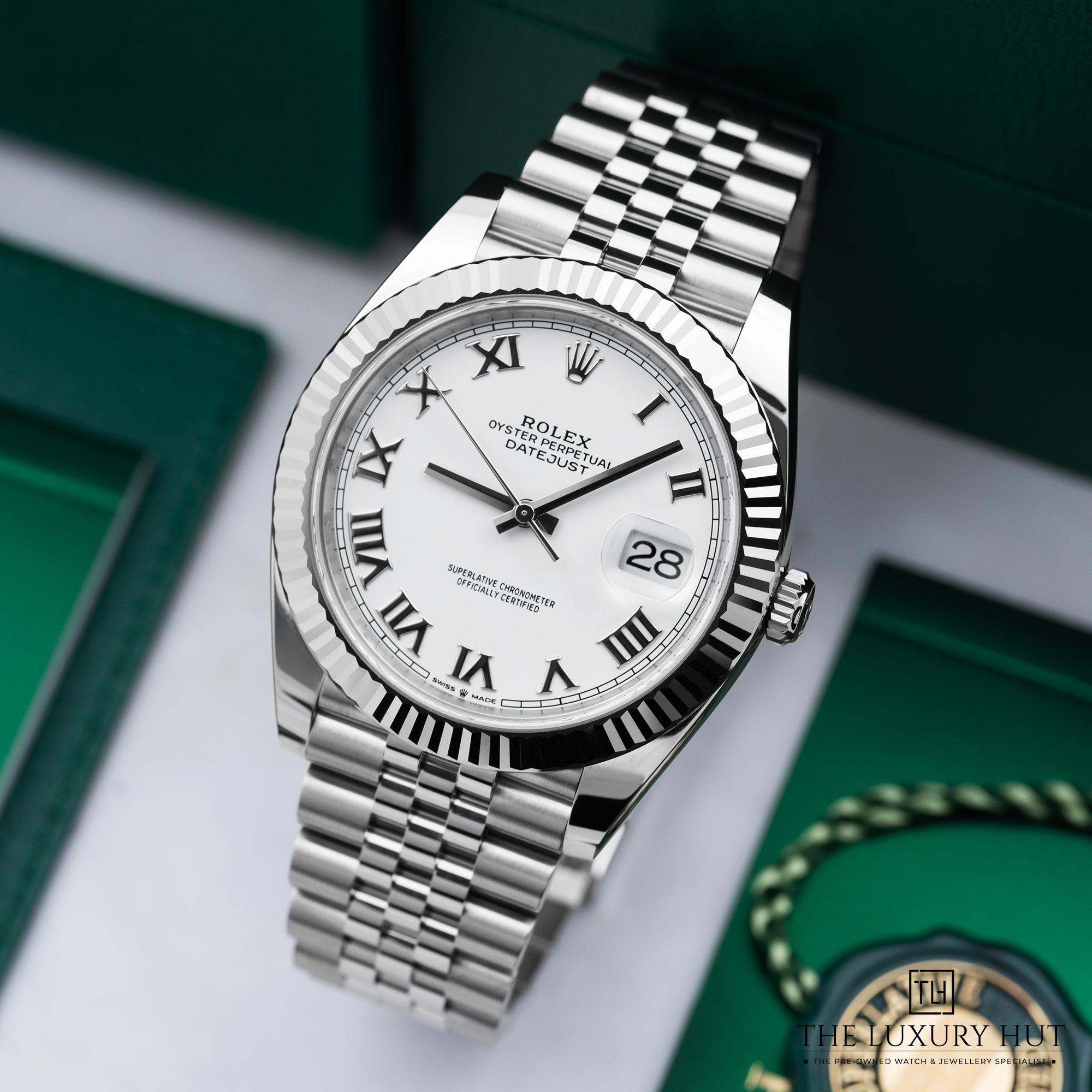 2025/11/f93b7e0c-6e6e-40e5-8631-223468166caeRolex_Datejust_41_Steel_White_Gold_White_Roman_52265-b.jpg