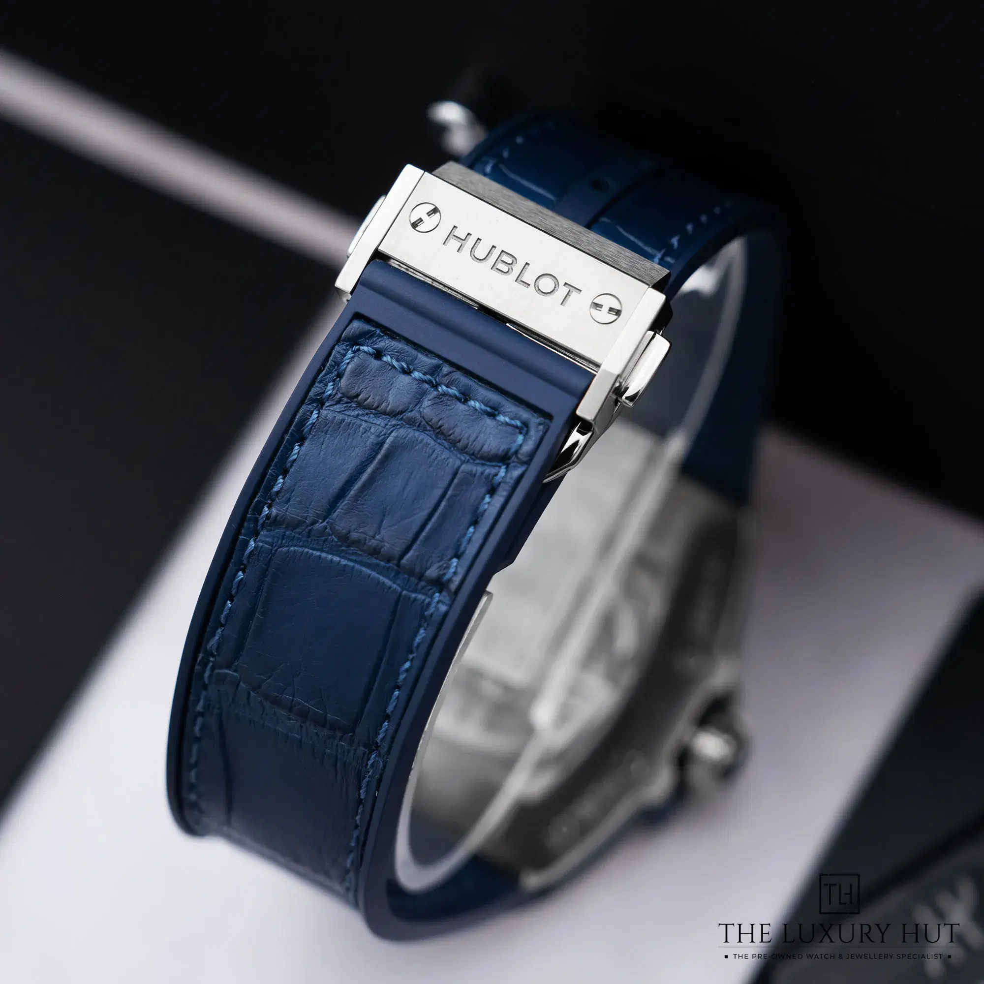 2025/12/021abc82-d196-4012-bac4-2d2f3c247f5bHublot_Spirit_Of_Big_Bang_Titanium_Blue_Dial_52519-d.jpg.webp
