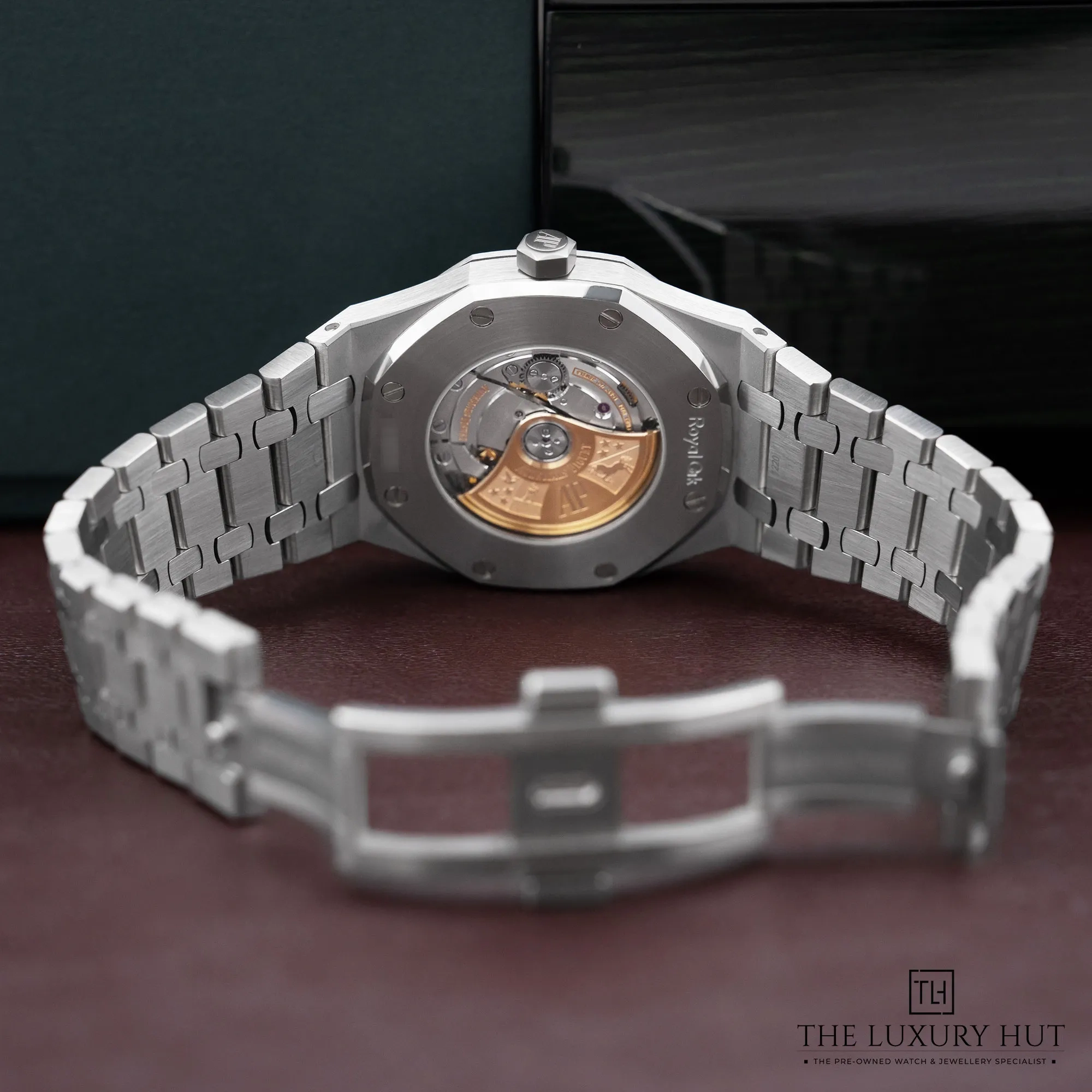 2025/12/0491dc4b-8f87-440a-94c8-d29c4aaef0f1Audemars_Piguet_Royal_Oak_Grey_Grande_Tapisserie_LB794-d.jpg.webp