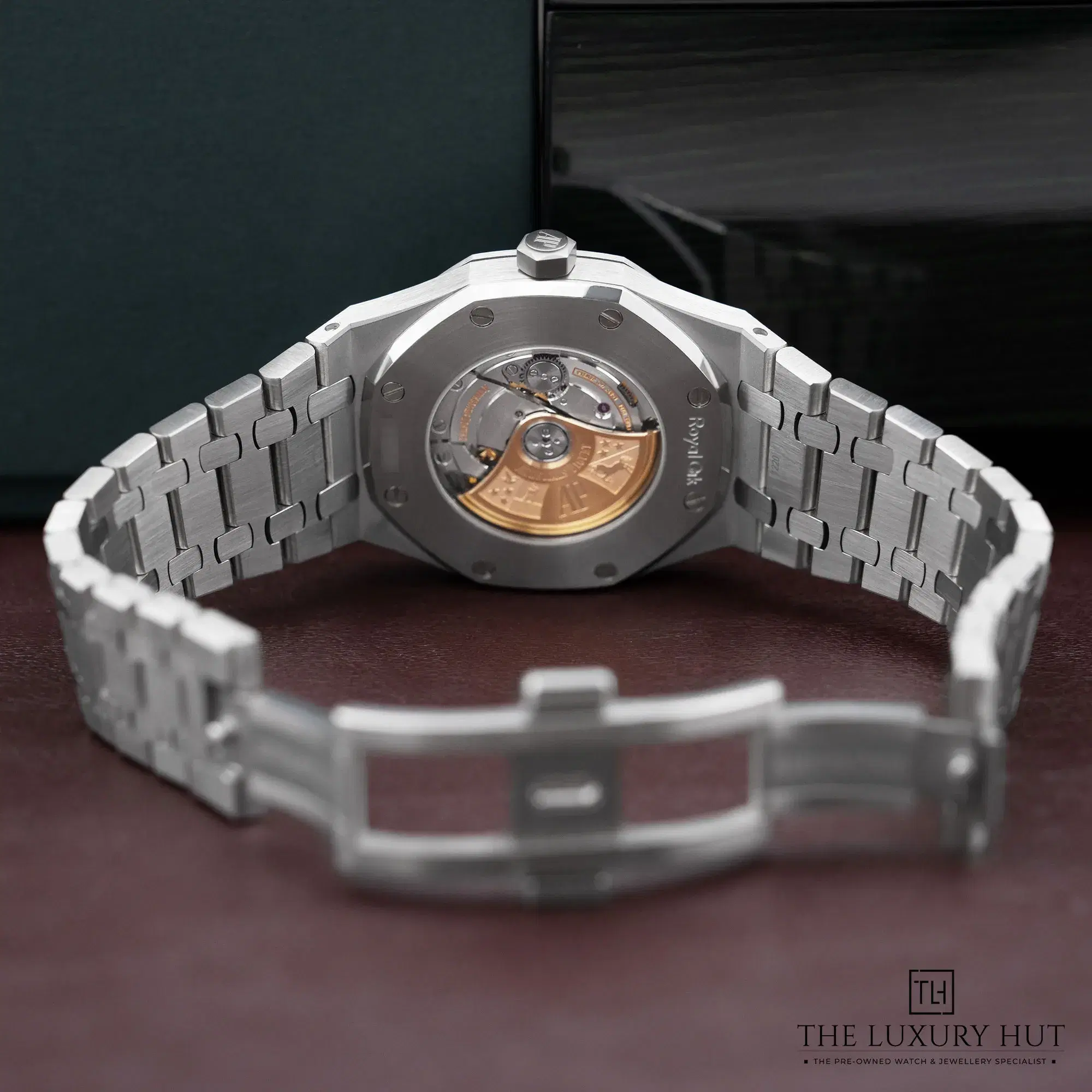 2025/12/0491dc4b-8f87-440a-94c8-d29c4aaef0f1Audemars_Piguet_Royal_Oak_Grey_Grande_Tapisserie_LB794-d.jpg.webp