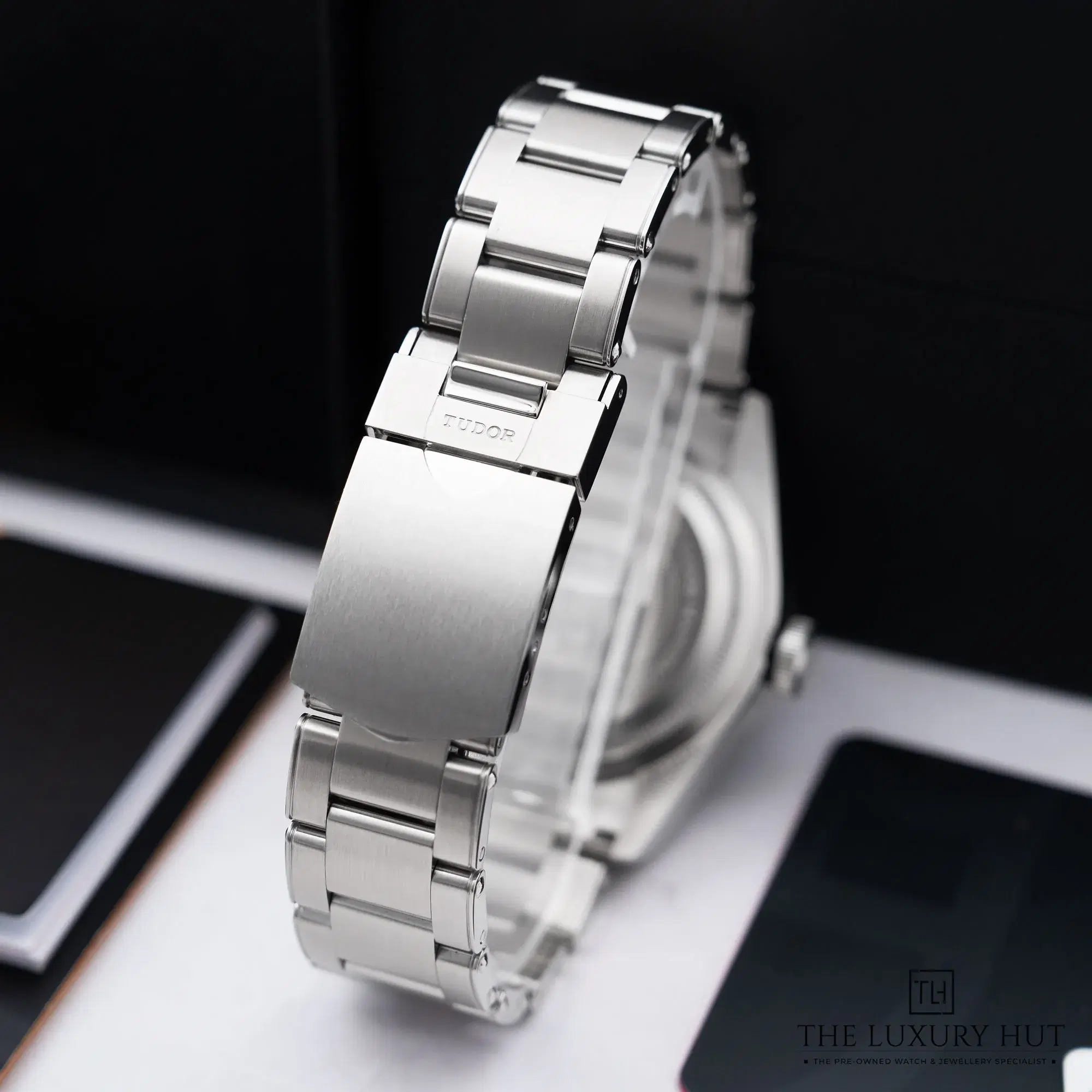 2025/12/13d6afd8-a26d-4418-af17-ad606d20d4b0Tudor_Black_Bay_Stainles_Steel_41mm_Black_52454-d.jpg.webp