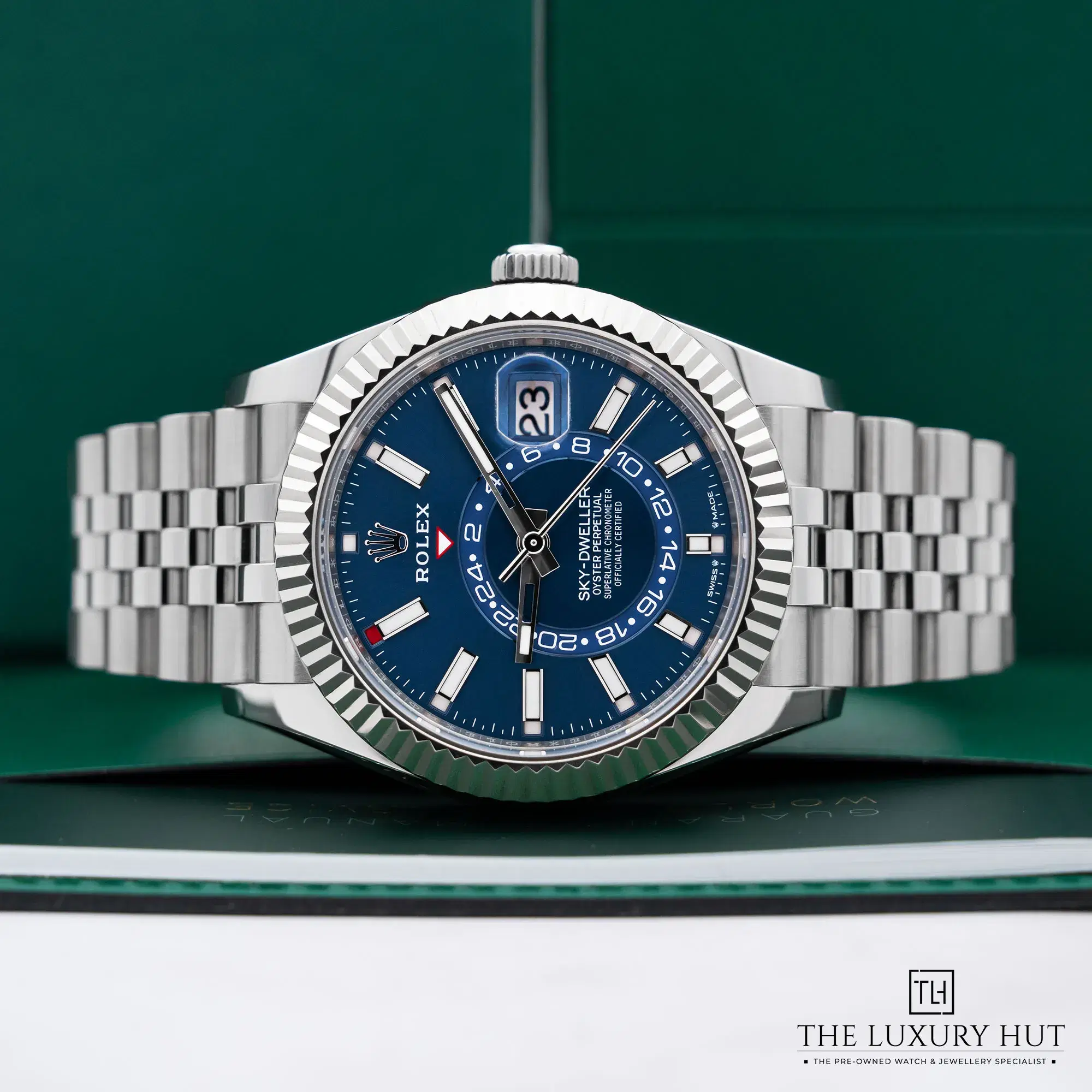 2025/12/18534016-6b02-4fd6-8bc8-6d496ec80b97Rolex_Sky-Dweller_Blue_Dial_52418-c.jpg.webp
