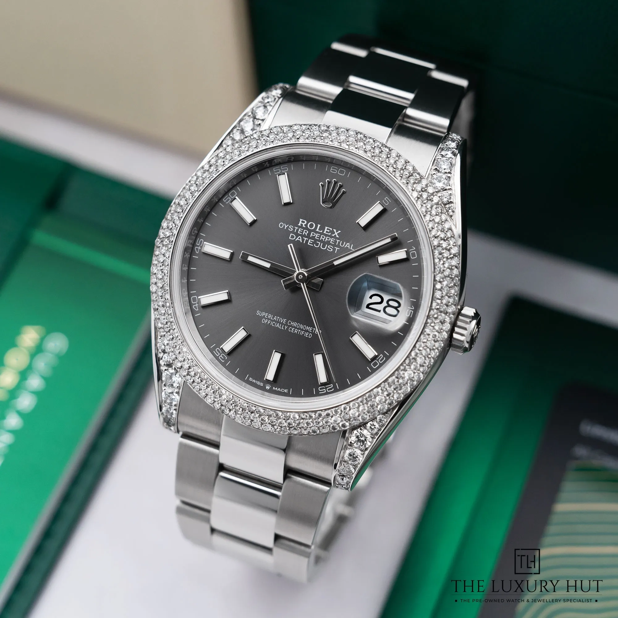 2025/12/4165c9fe-7c0b-4bc6-9581-a0e1320321aaRolex_Datejust_41_Slate_Dial_Custom_Diamond_Bezel_52485-b.jpg.webp