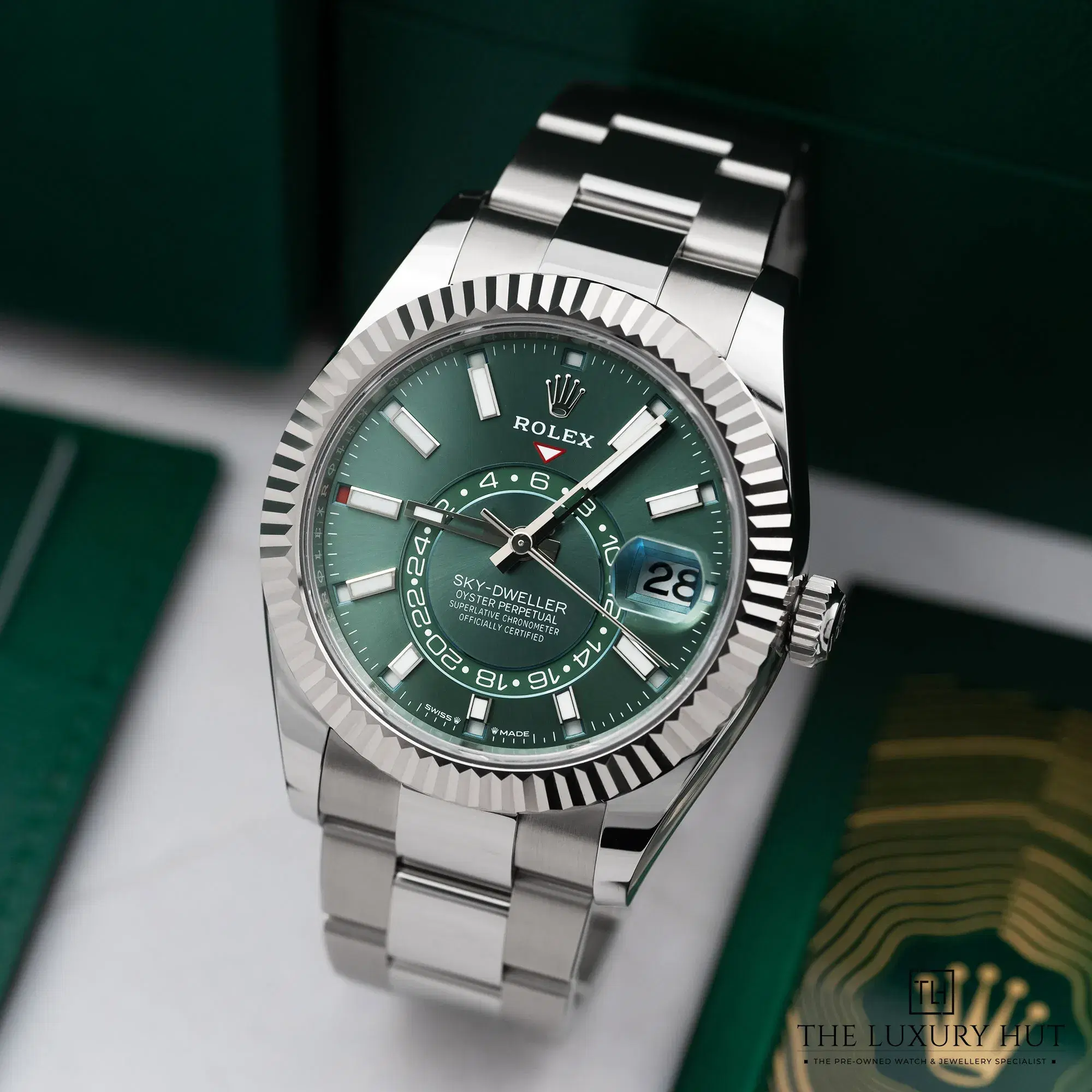 2025/12/52148016-941a-4090-9161-216c682d9116Rolex_Sky-Dweller_Steel_Gold_42mm_Mint_Green_Update-52476-bb.jpg.webp