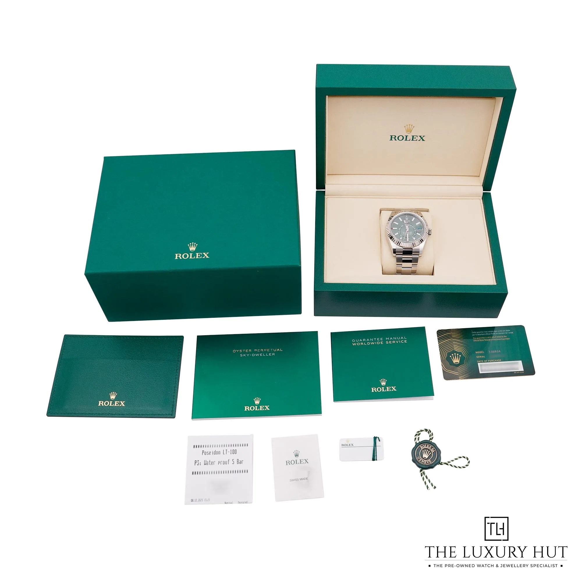 2025/12/6932c810-bcdb-45c3-aa00-6f56ffac46c8Rolex_Sky-Dweller_Steel_Gold_42mm_Mint_Green_Update-52476-ee.jpg.webp