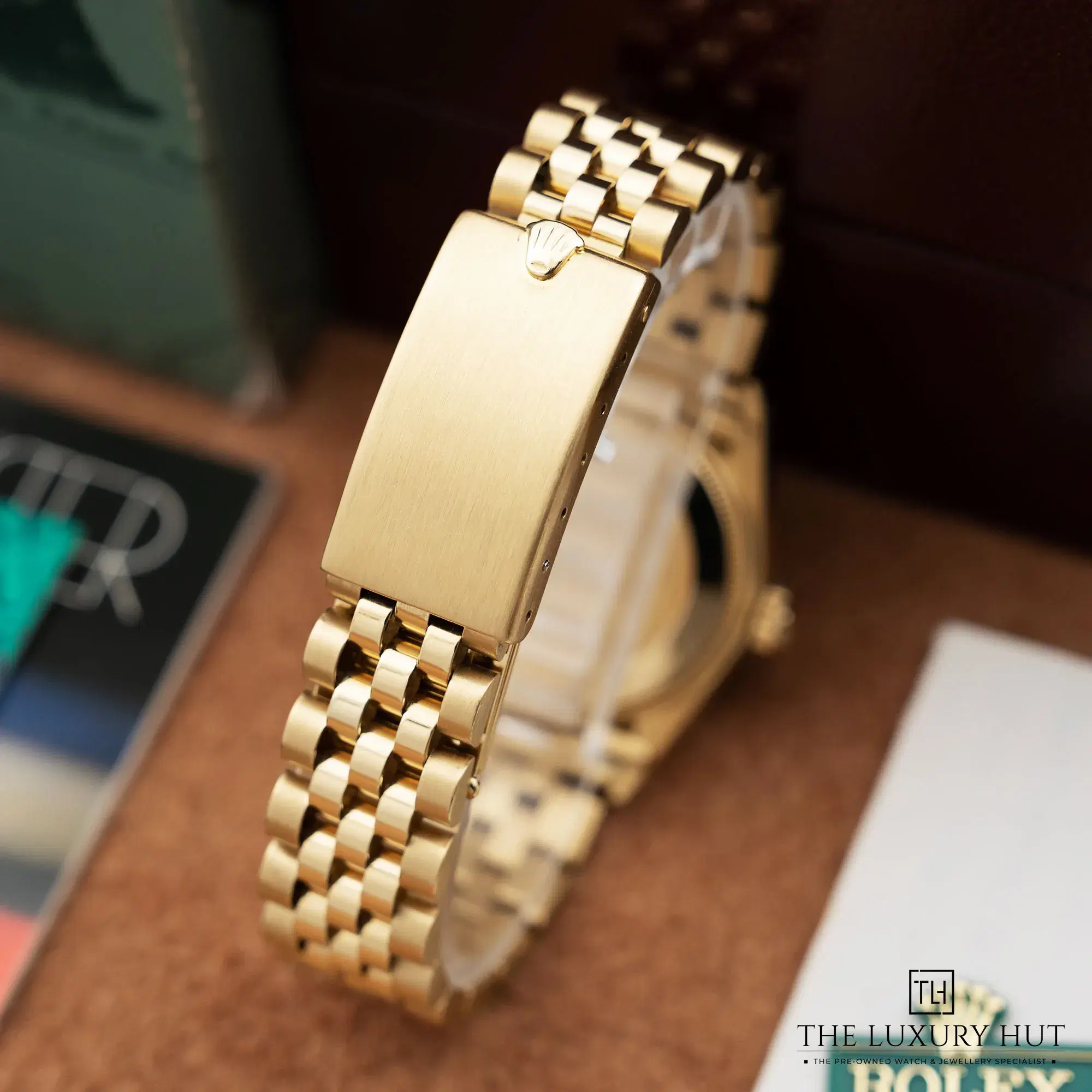 2025/12/6c0bfd41-2244-4a29-8fd7-d64da21d3ff3Rolex_Datejust_31mm_Yellow_Gold_Champagne_Baton_52503-d.jpg.webp