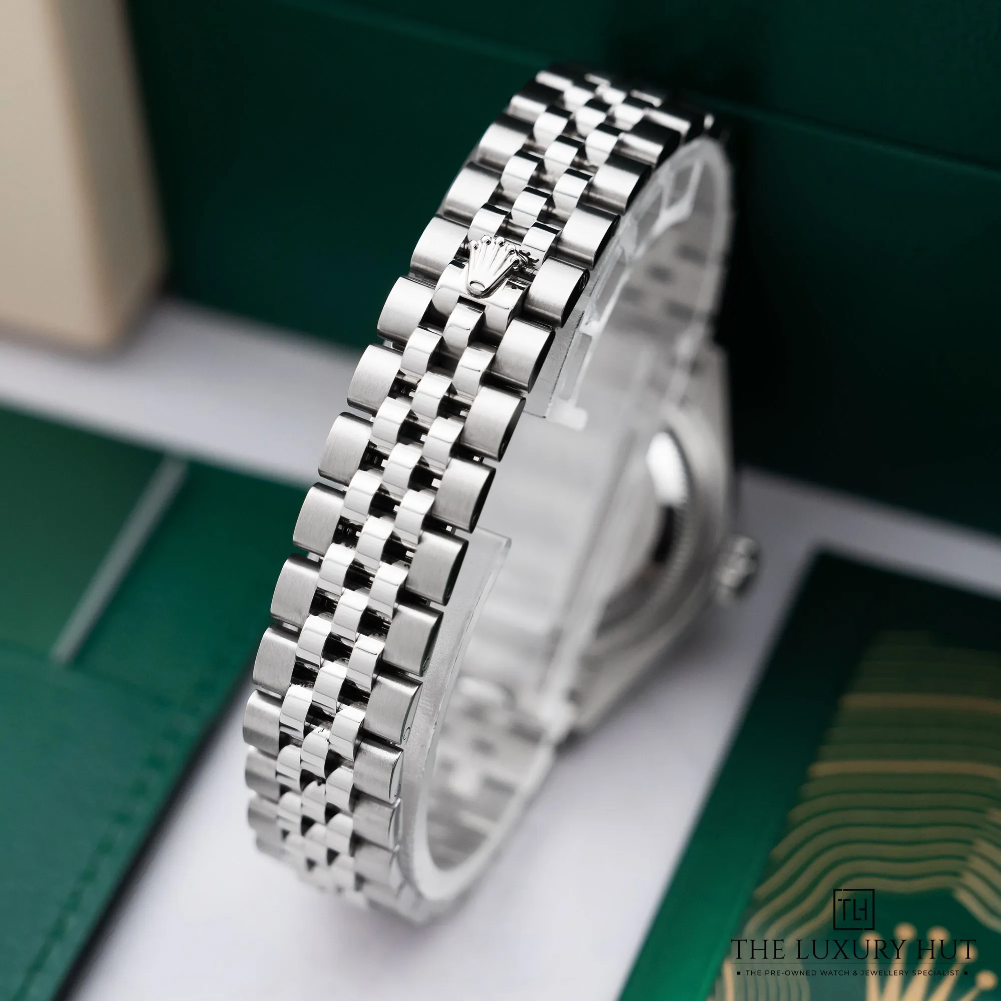 2025/12/9772444b-d148-44f5-86ec-dd31840a3953Rolex_Lady-Datejust_28mm_Pink_Diamond_Dial_52475-d.jpg.webp