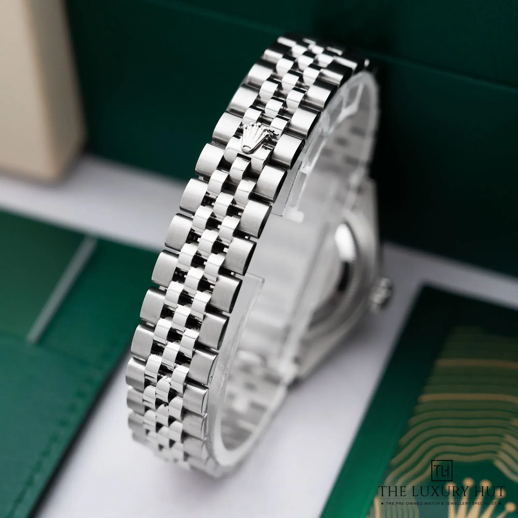 2025/12/9772444b-d148-44f5-86ec-dd31840a3953Rolex_Lady-Datejust_28mm_Pink_Diamond_Dial_52475-d.jpg.webp