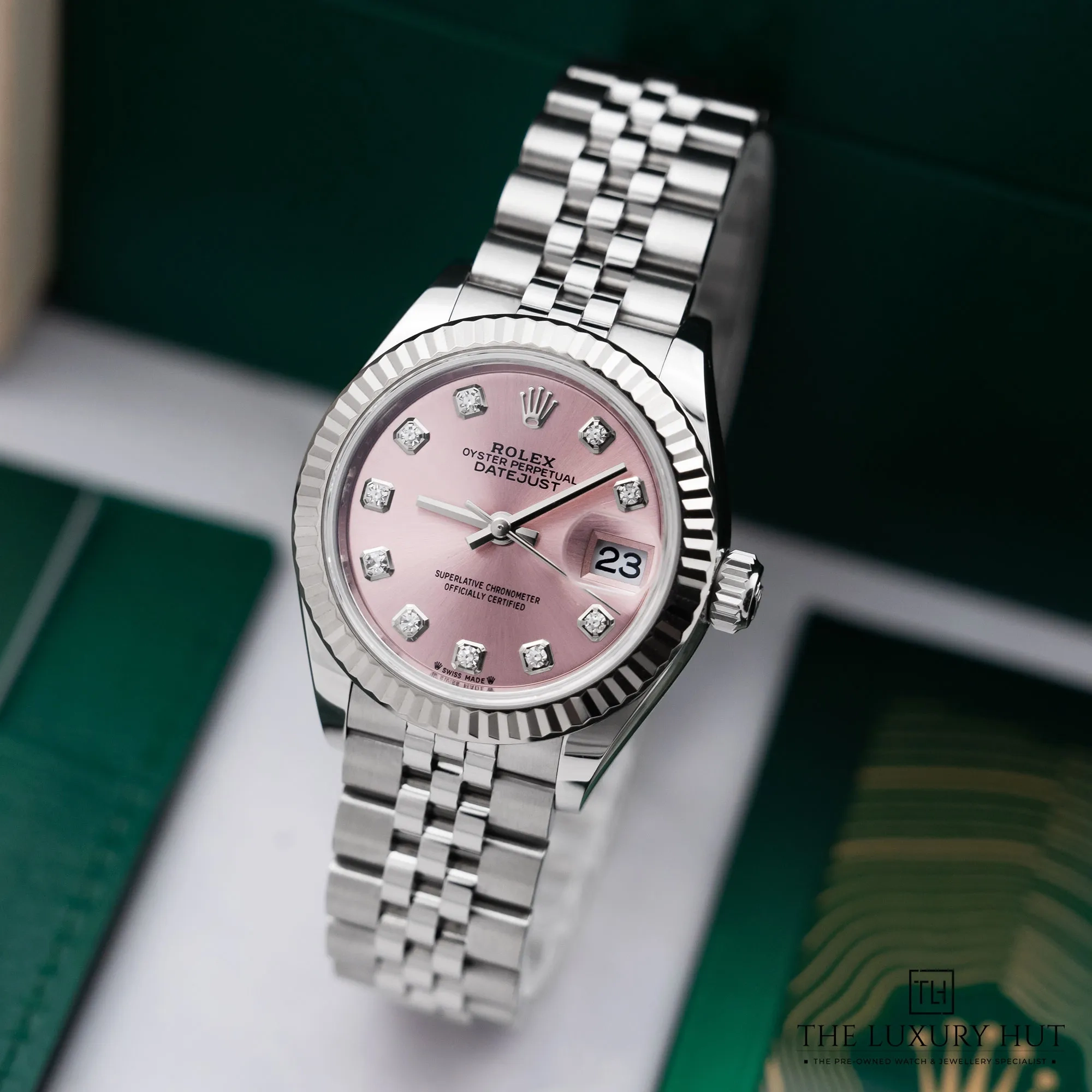 2025/12/9ec869f4-8ad5-4e26-a2d2-e073fd0e2ac0Rolex_Lady-Datejust_28mm_Pink_Diamond_Dial_52475-b.jpg.webp