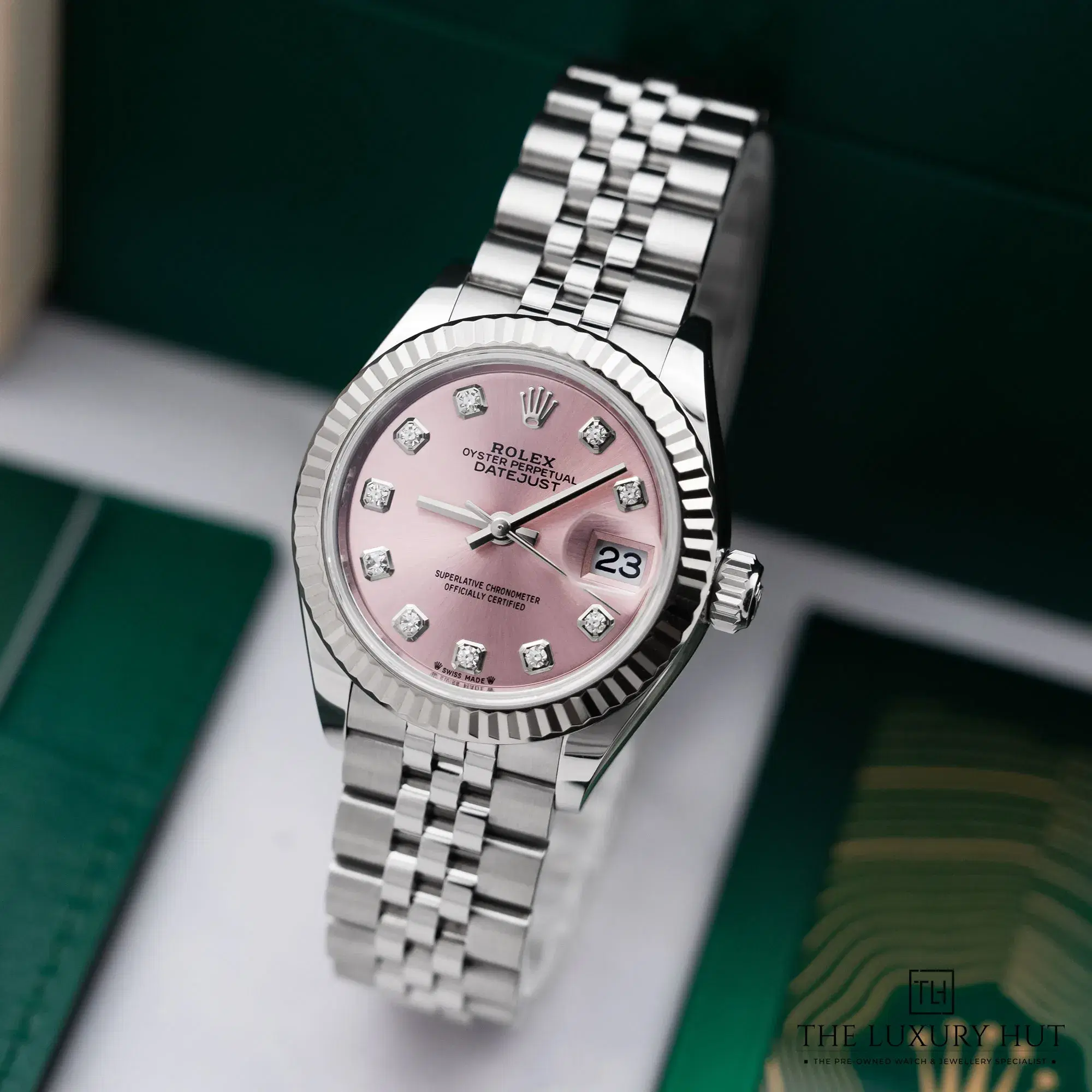 2025/12/9ec869f4-8ad5-4e26-a2d2-e073fd0e2ac0Rolex_Lady-Datejust_28mm_Pink_Diamond_Dial_52475-b.jpg.webp