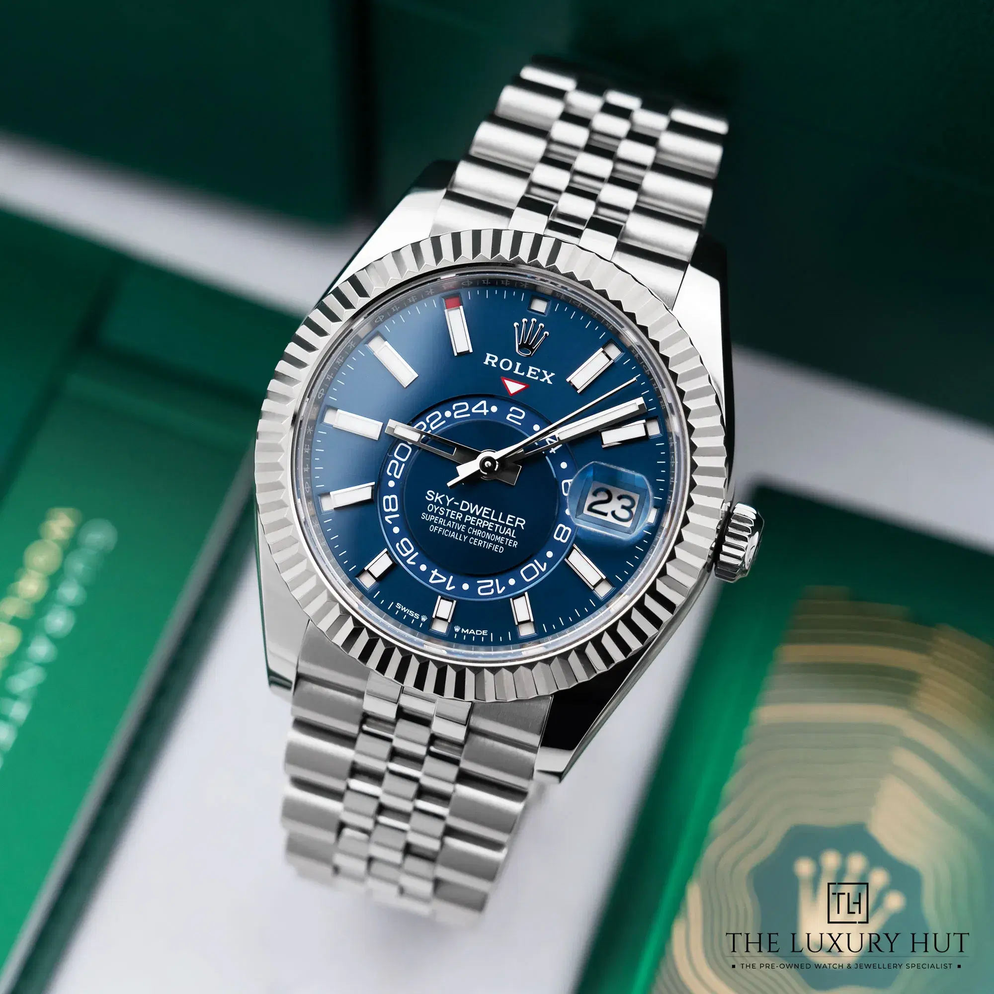 2025/12/c36df701-0796-4f67-b397-0ccfa7c84473Rolex_Sky-Dweller_Blue_Dial_52418-b.jpg.webp