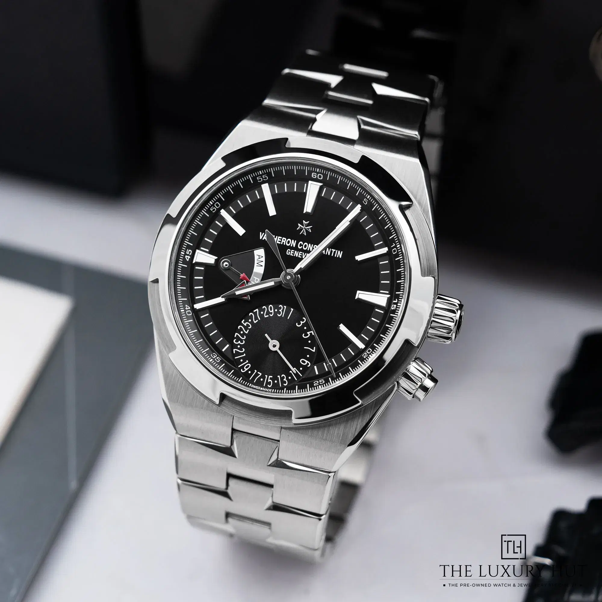 2025/12/e376f20c-a2fd-477d-ab0e-a8745829fe66Vacheron_Constantin_Overseas_Dual_Time_Steel_Black_LB776-b.jpg.webp