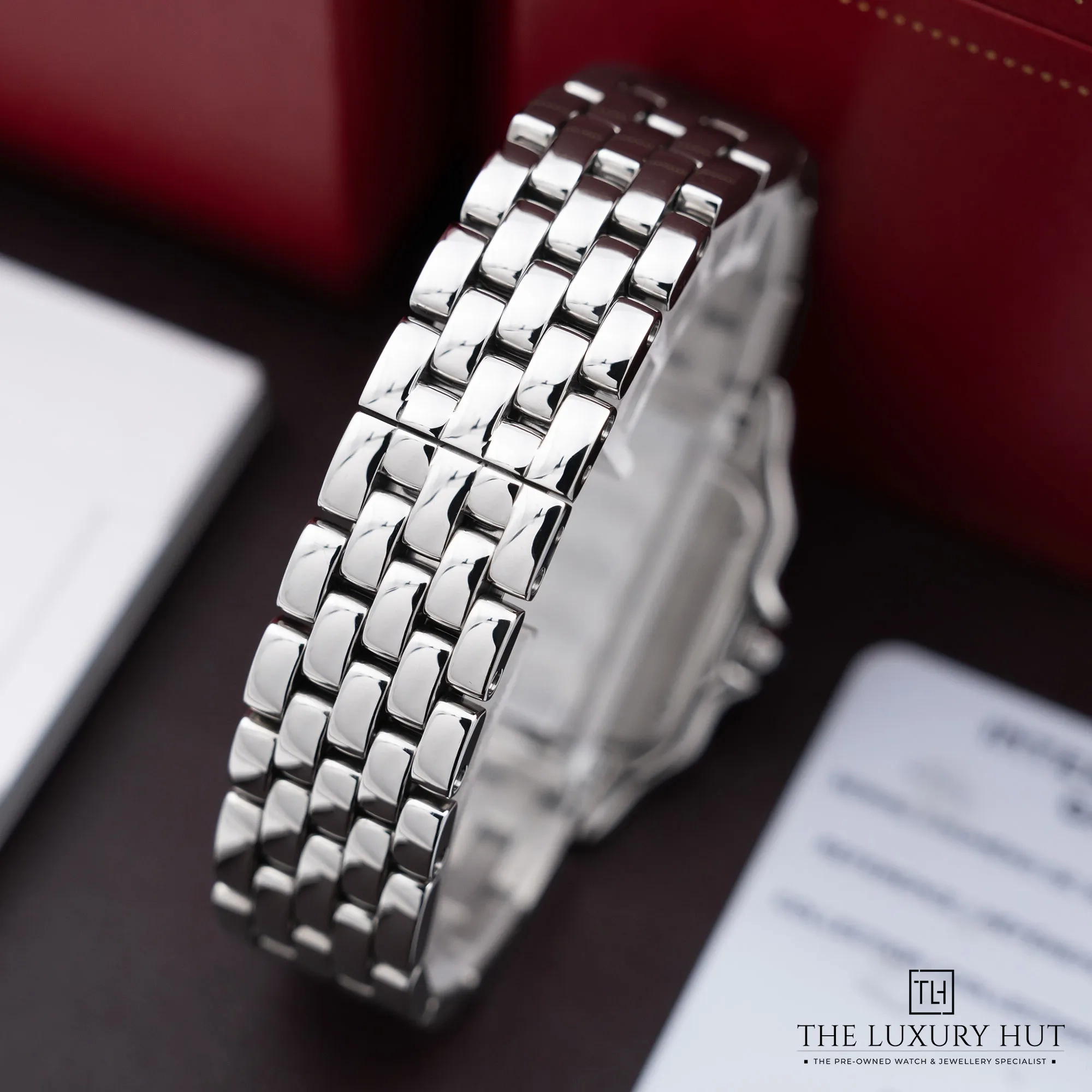 2025/12/e86dfbff-4516-49f0-b603-e333338b0471Cartier_Panthère_de_Cartier_Medium_Steel_White_Roman_52466-d.jpg.webp