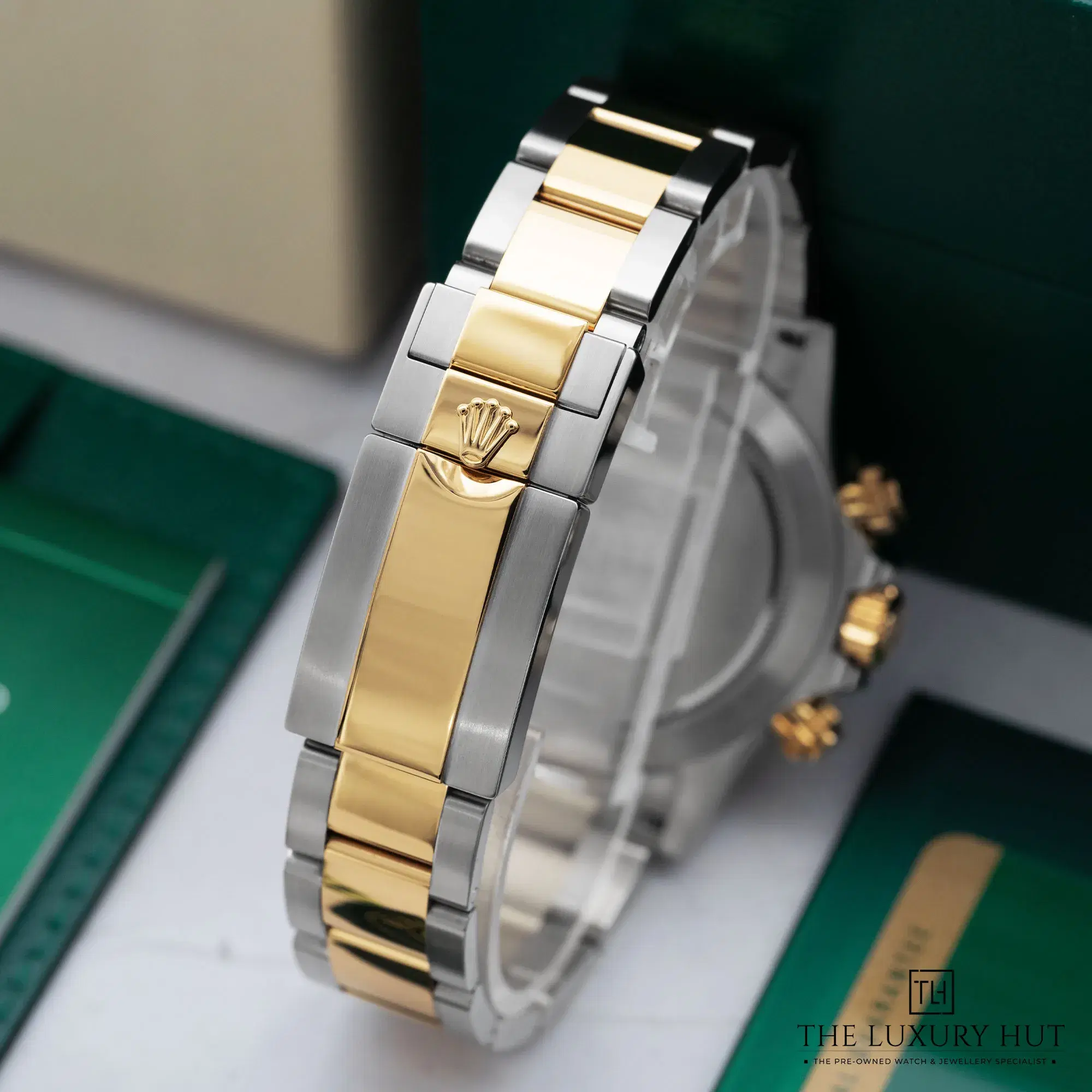 2025/12/f9f737b5-0620-4c57-841b-3cea093a0954Rolex_Daytona_Steel_Yellow_Gold_Black_Dial_52436-d.jpg.webp