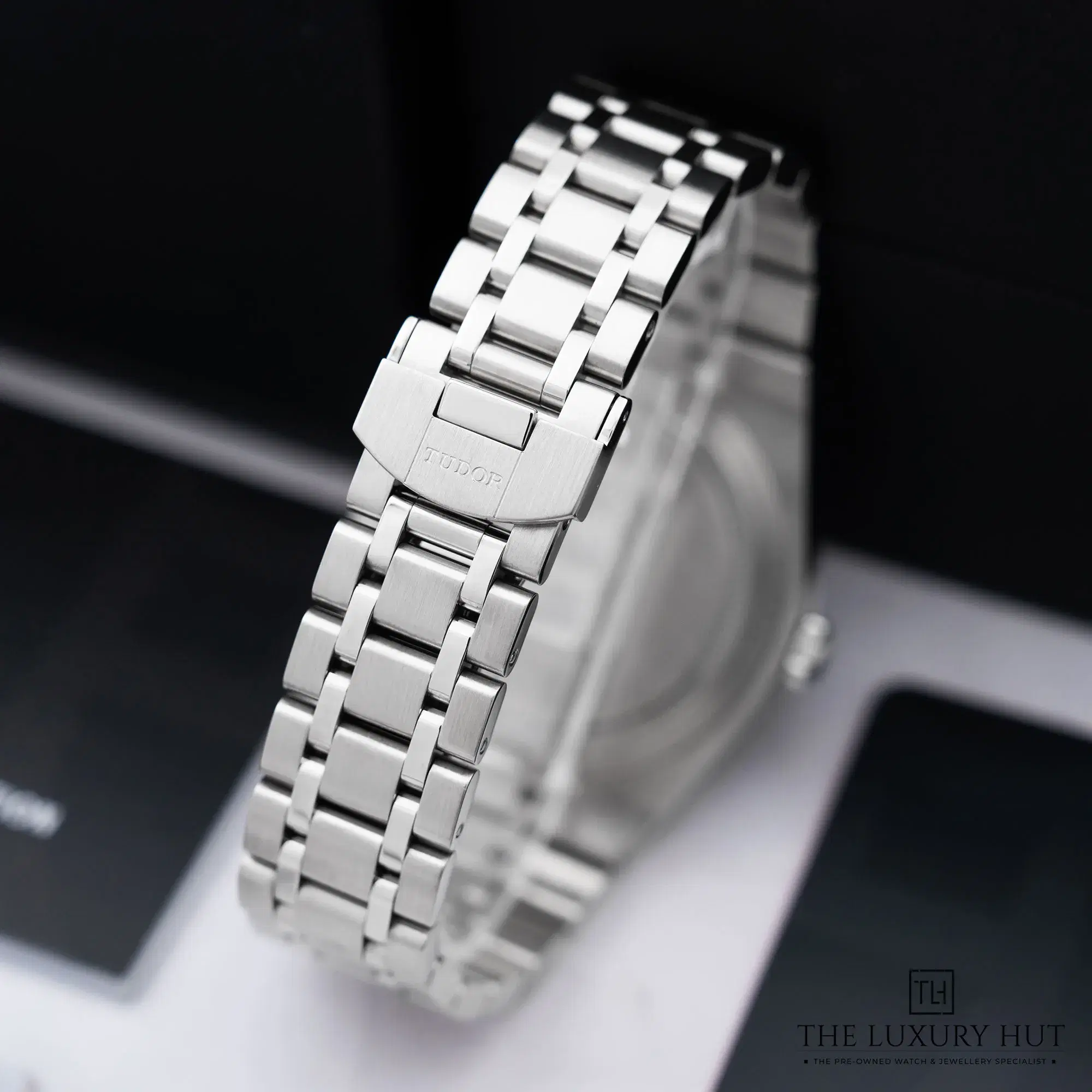2025/12/fec01e17-bdfd-471a-bd4c-95edd9c81dbdTudor_Royal_41mm_Steel_Day_Date_Blue_Diamond-Set_52506-e.jpg.webp