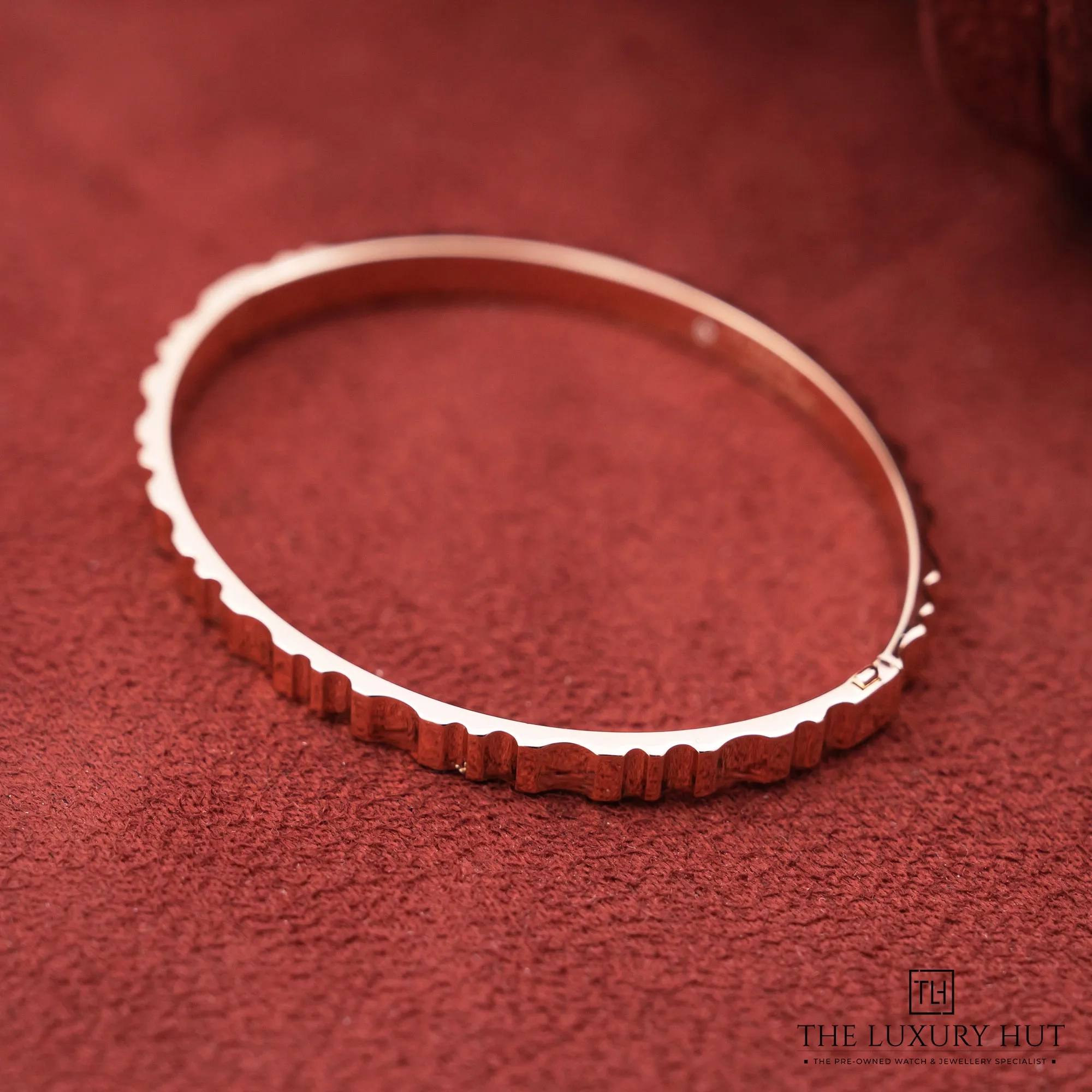 2026/01/04b434a8-3171-4c0d-82a1-a7c374381ec3De_Beers_RVL_Rose_Gold_Diamond_Bangle_52515-c.jpg.webp