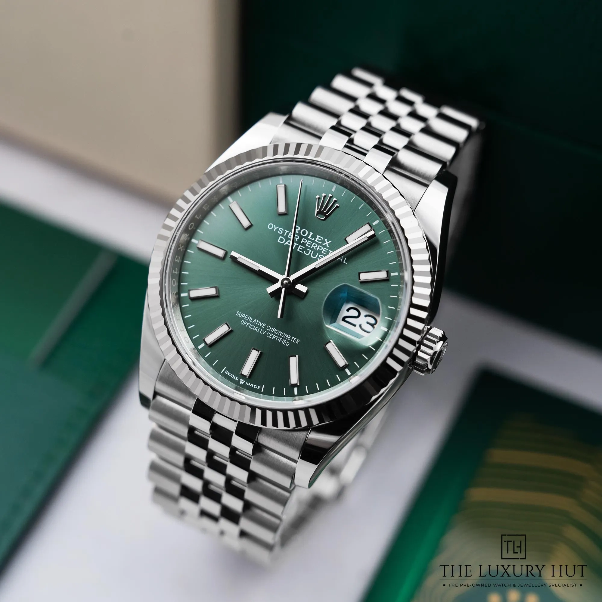 2026/01/2c3bf463-1772-453d-a807-b08087c53ae6Rolex_Datejust_36_Steel_White_Gold_Green_Dial_52592-b.jpg.webp
