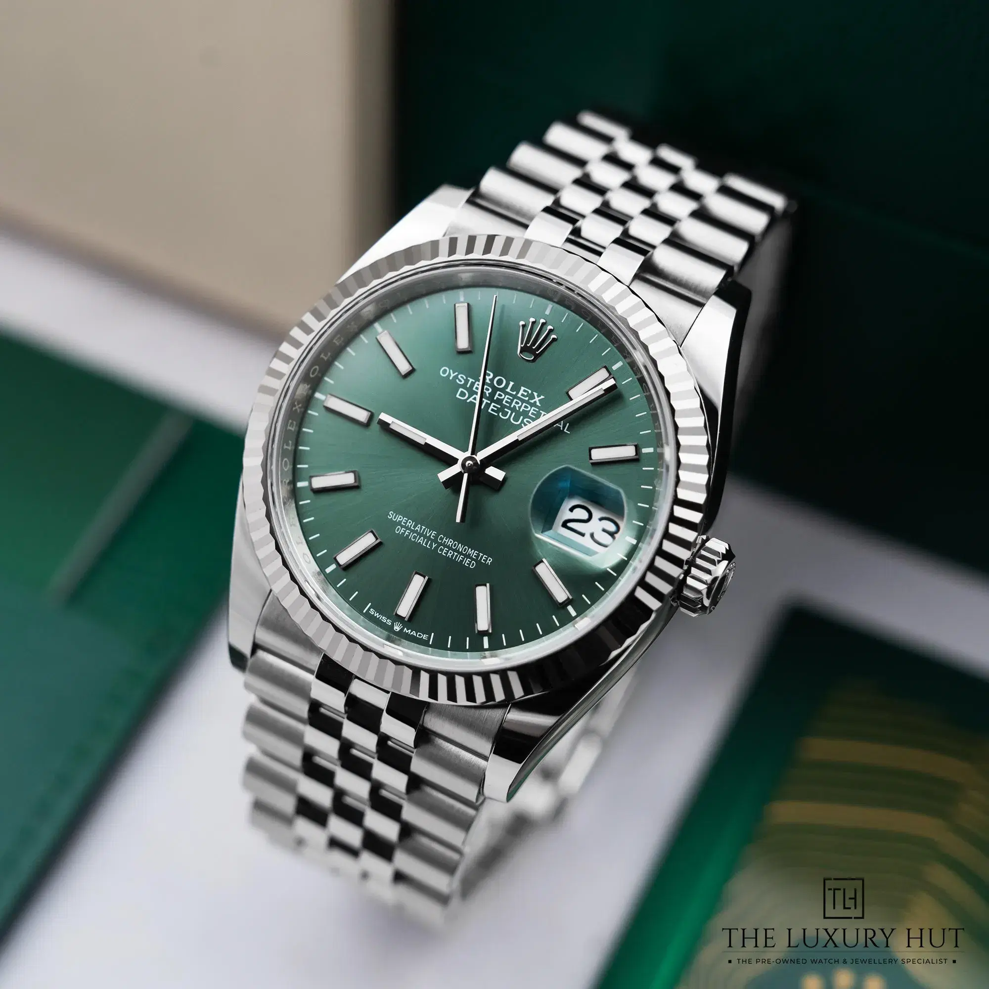 2026/01/2c3bf463-1772-453d-a807-b08087c53ae6Rolex_Datejust_36_Steel_White_Gold_Green_Dial_52592-b.jpg.webp