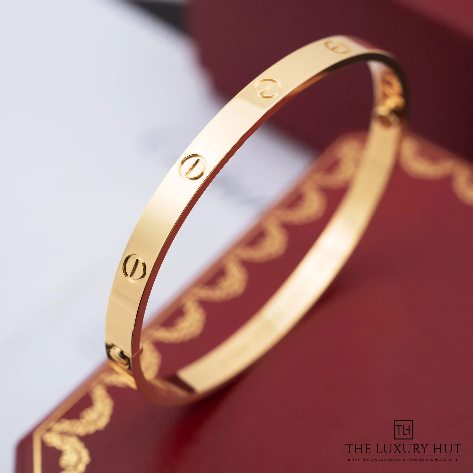 2026/01/344fc955-12c7-41aa-a077-e86ab91ee3d9Cartier_LOVE_Bracelet_Classic_Yellow_Gold_52569-d.jpg.webp