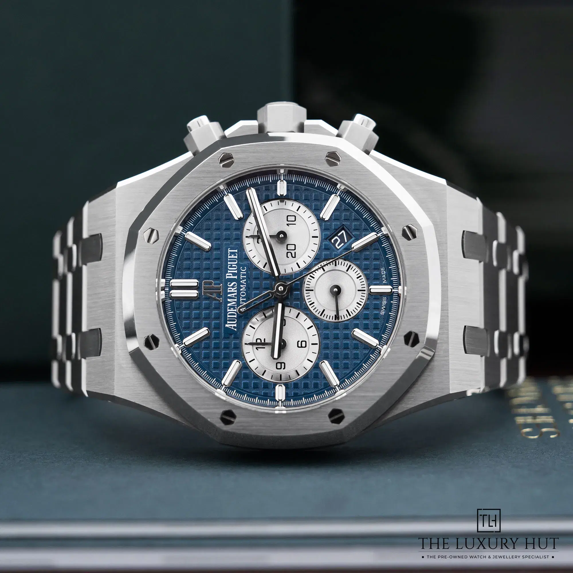 2026/01/38f3bdad-7ffa-4094-a77e-8084753e1102Audemars_Piguet_Royal_Oak_Chronograph_Blue_Dial_52626-c.jpg.webp