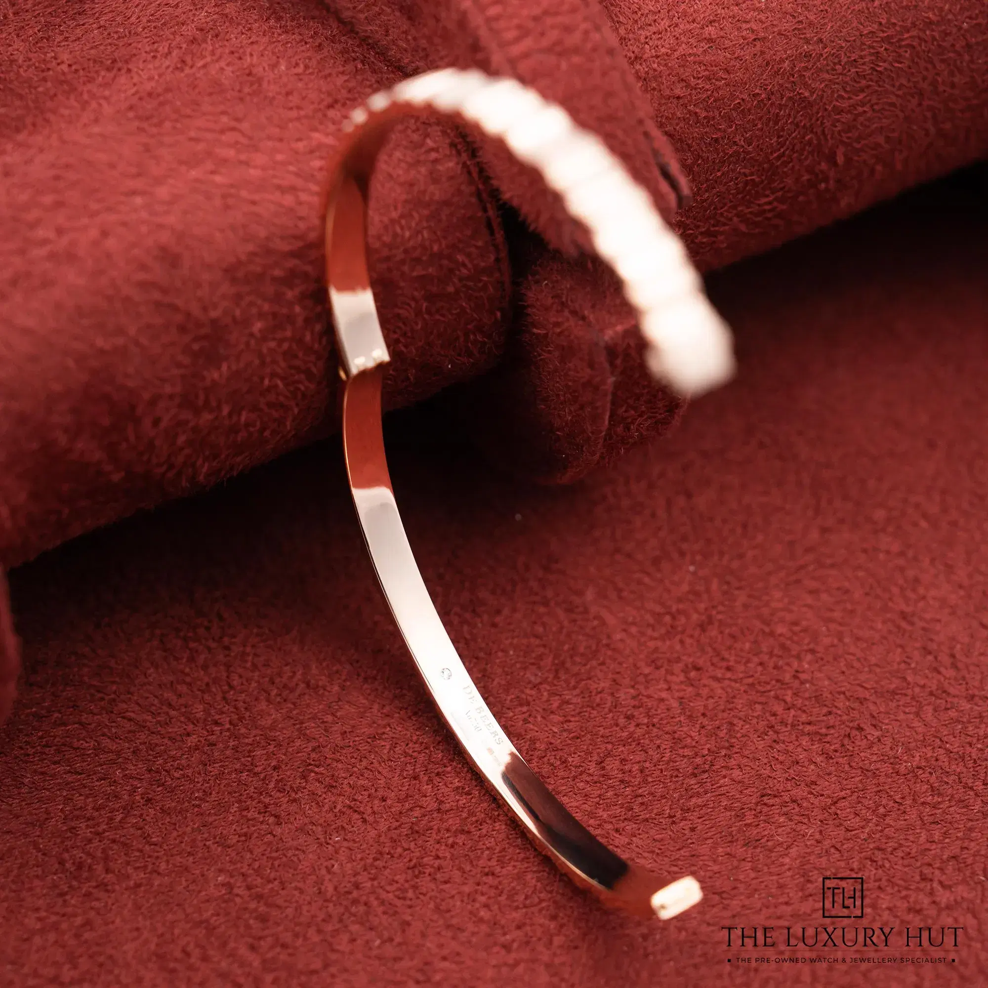 2026/01/3962630e-2e19-4e37-9e0c-05a2220186f8De_Beers_RVL_Rose_Gold_Diamond_Bangle_52515-e.jpg.webp