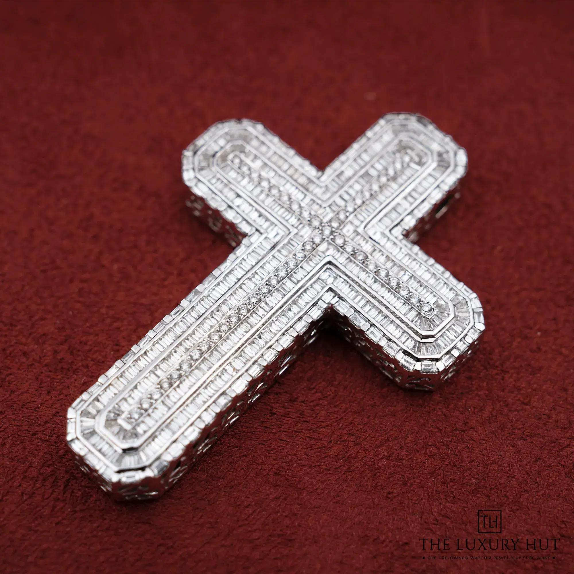 2026/01/3c4b3918-197e-4355-87e0-7fab2545f531Gold_Diamond_Cross_Pendant_Update_42398-e.jpg.webp