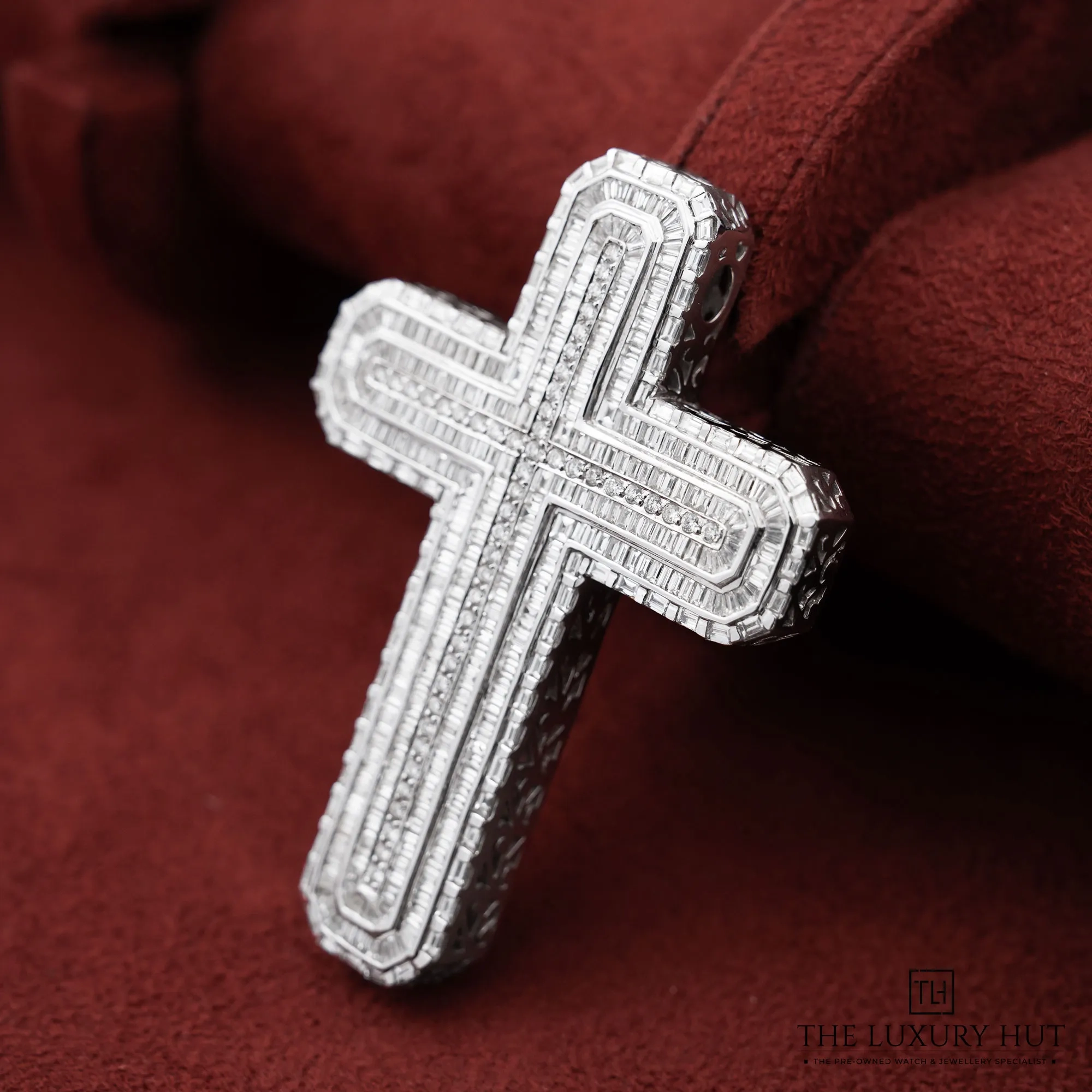 2026/01/3dc186e2-5e27-48fa-9131-18a513dd80cbGold_Diamond_Cross_Pendant_Update_42398-c.jpg.webp