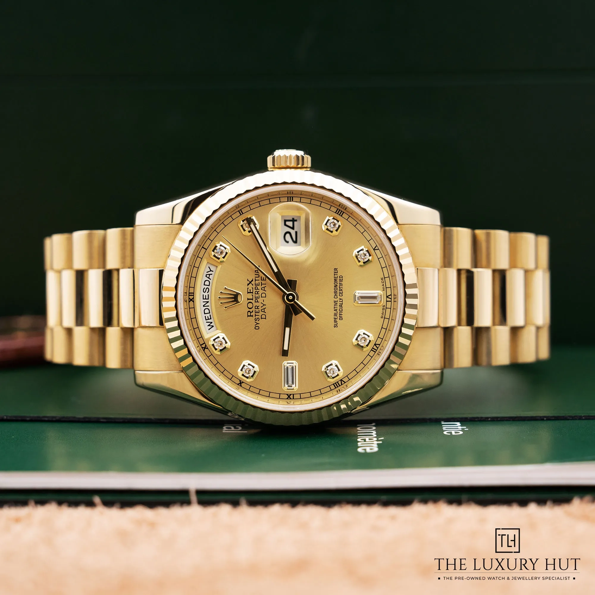 2026/01/42af2fc9-9922-490b-a5fd-e1cf7ffaa11eRolex_Day-Date_36_Factory_Champagne_Diamond_Dial_52606c.jpg.webp
