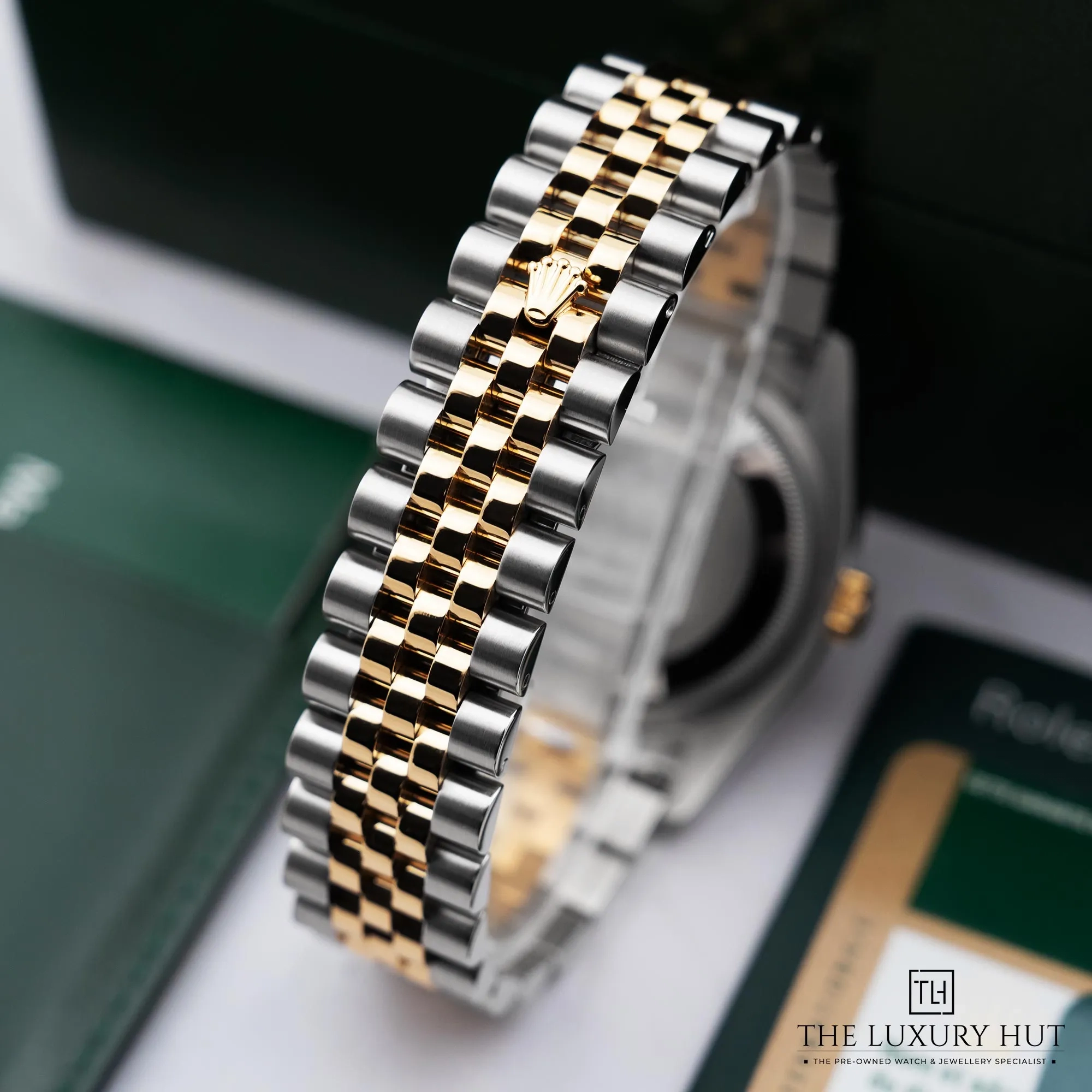 2026/01/4c18a44e-9b17-4313-9563-a8383904d996Rolex_Datejust_36_Champagne_Baton_Dial_LB800-d.jpg.webp