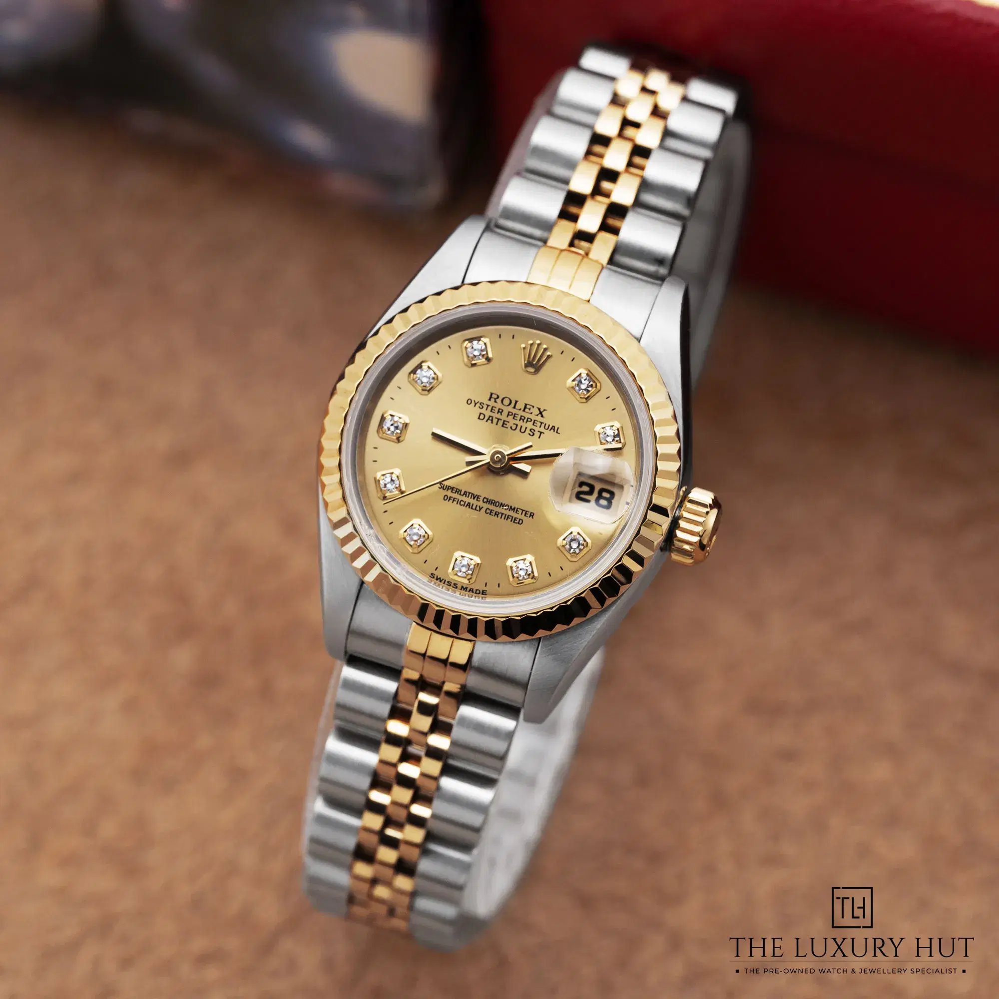 2026/01/4fbe86ca-dfe6-400e-94ef-1421b300f420Rolex_Lady-Datejust_Bi-Metal_26mm_Champagne_Diamond_52625-b.jpg.webp