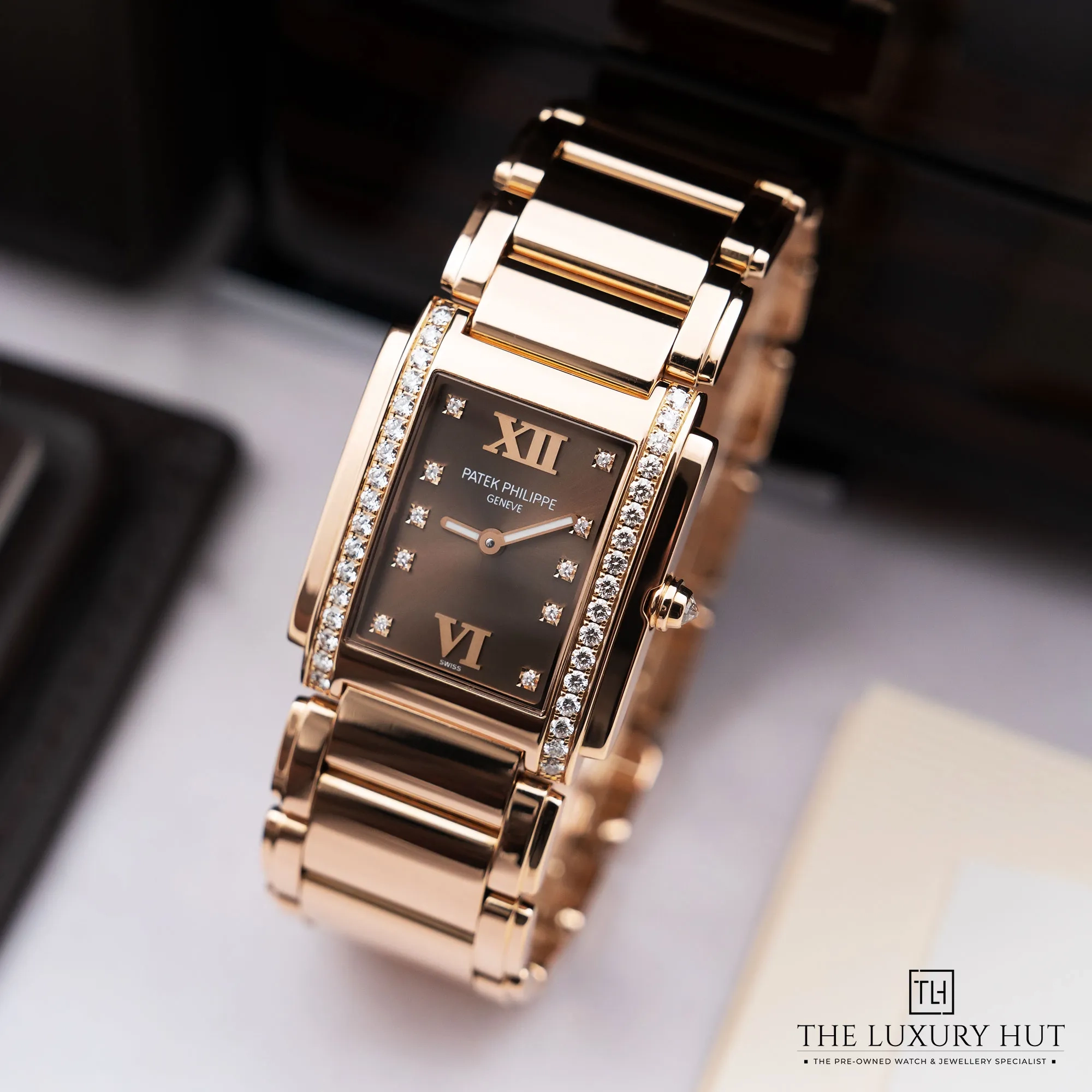 2026/01/50ca7d33-1d55-4ba5-bbd8-5b97d486d70ePatek_Philippe_Twenty-4_Gold_Brown_Diamond_52504-bb22.jpg.webp