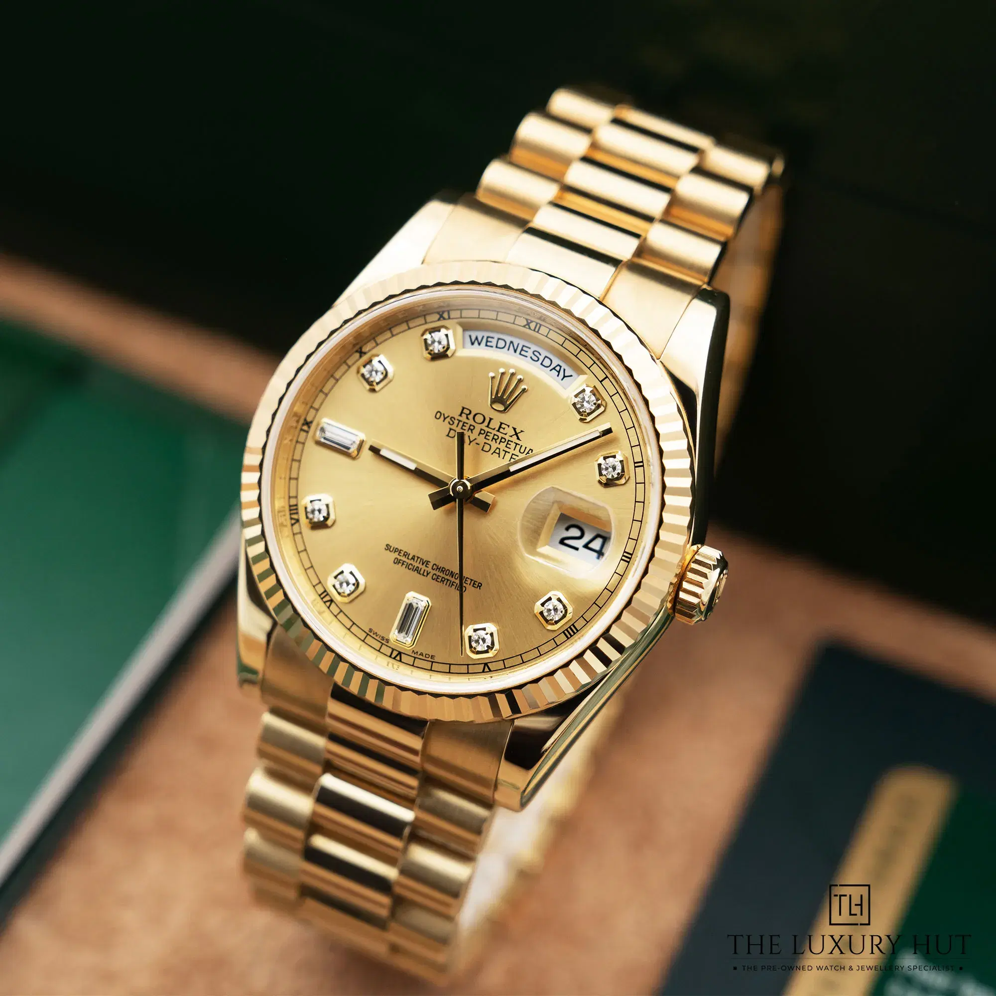 2026/01/53f1b718-e02a-4955-ad67-d483bd459e1bRolex_Day-Date_36_Factory_Champagne_Diamond_Dial_52606b.jpg.webp