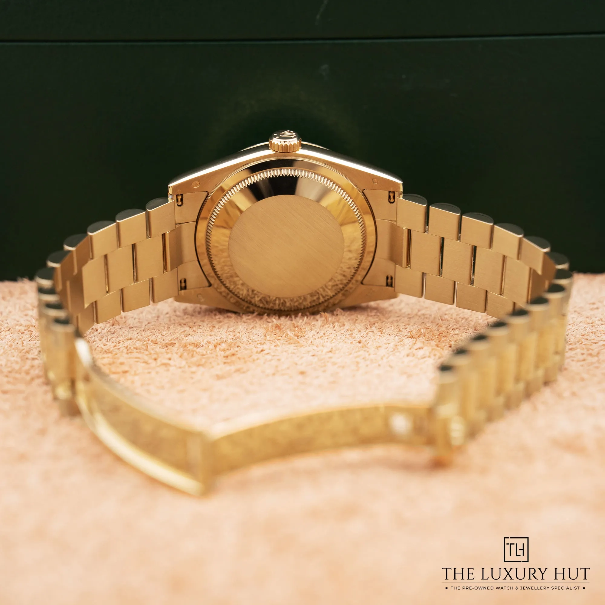 2026/01/7a60548a-9aba-4160-a887-5ccd759681b5Rolex_Day-Date_36_Factory_Champagne_Diamond_Dial_52606d.jpg.webp