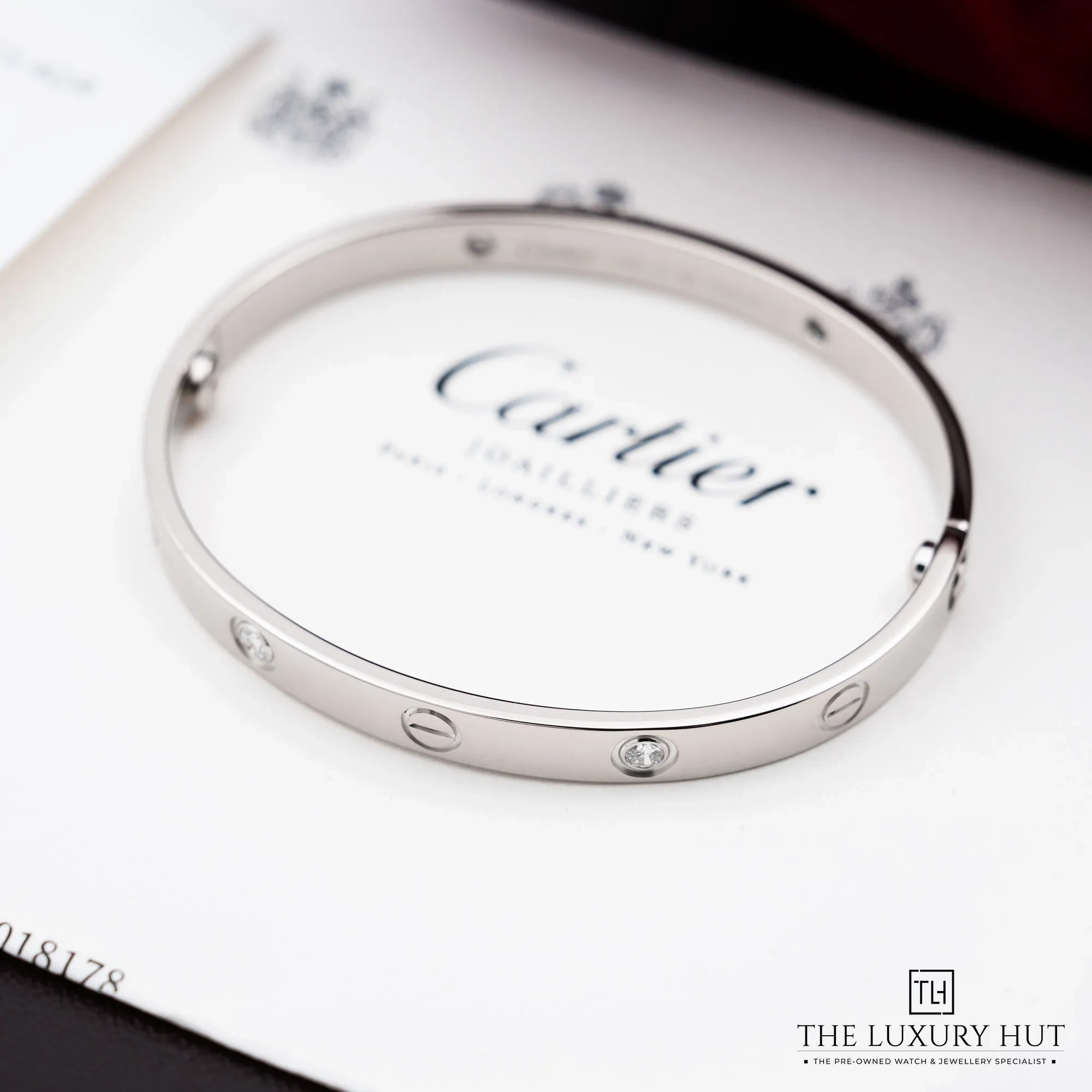 2026/01/8a173e52-9511-4b8f-97ab-823e4c9ba59fCartier_White_Gold_Diamonds_LOVE_Bracelet_52600-c.jpg.webp
