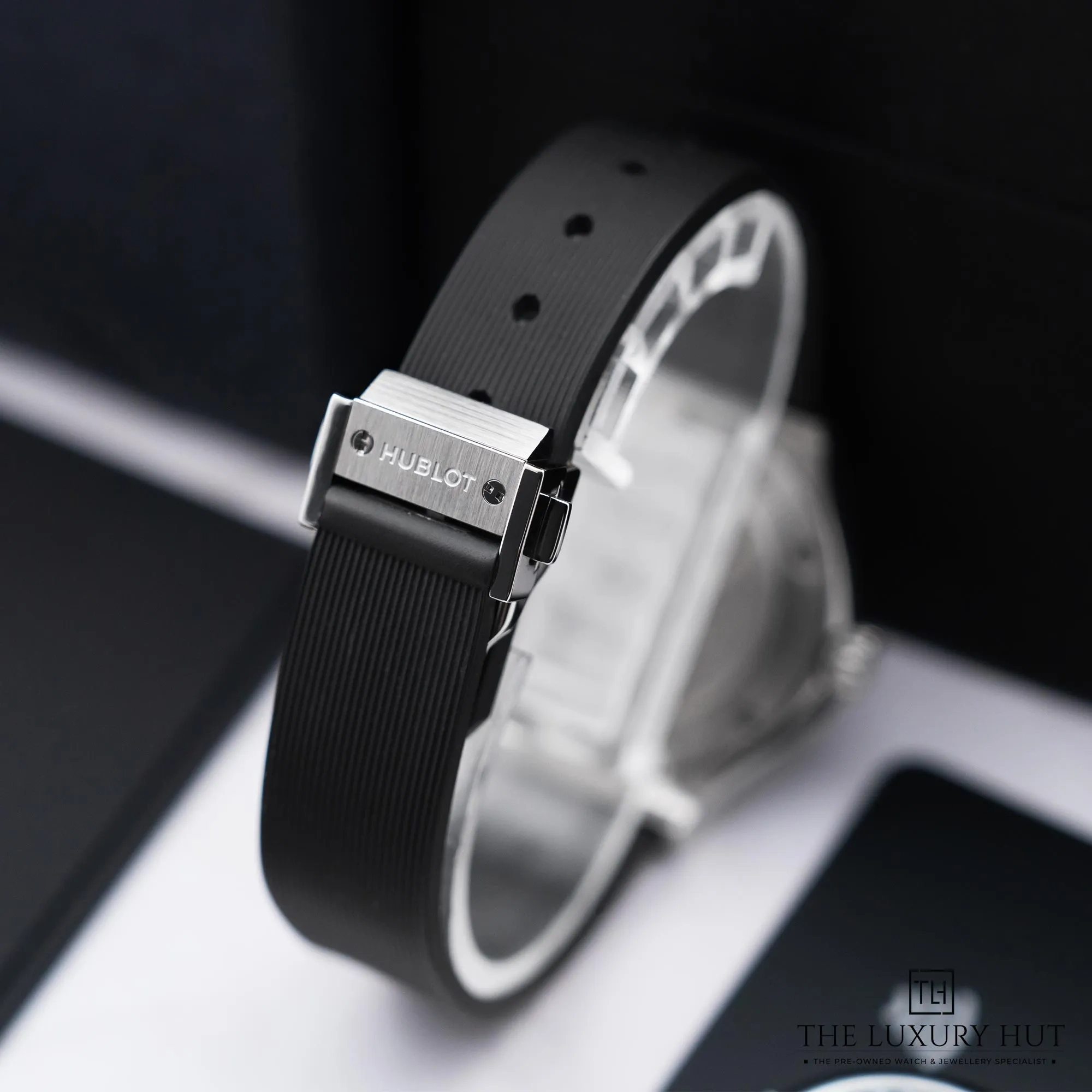 2026/01/908fdc9e-90b7-4283-9535-f57cde799e1cHublot_Classic_Fusion_Titanium_Black_Sunray_Dial_52540-d.jpg.webp