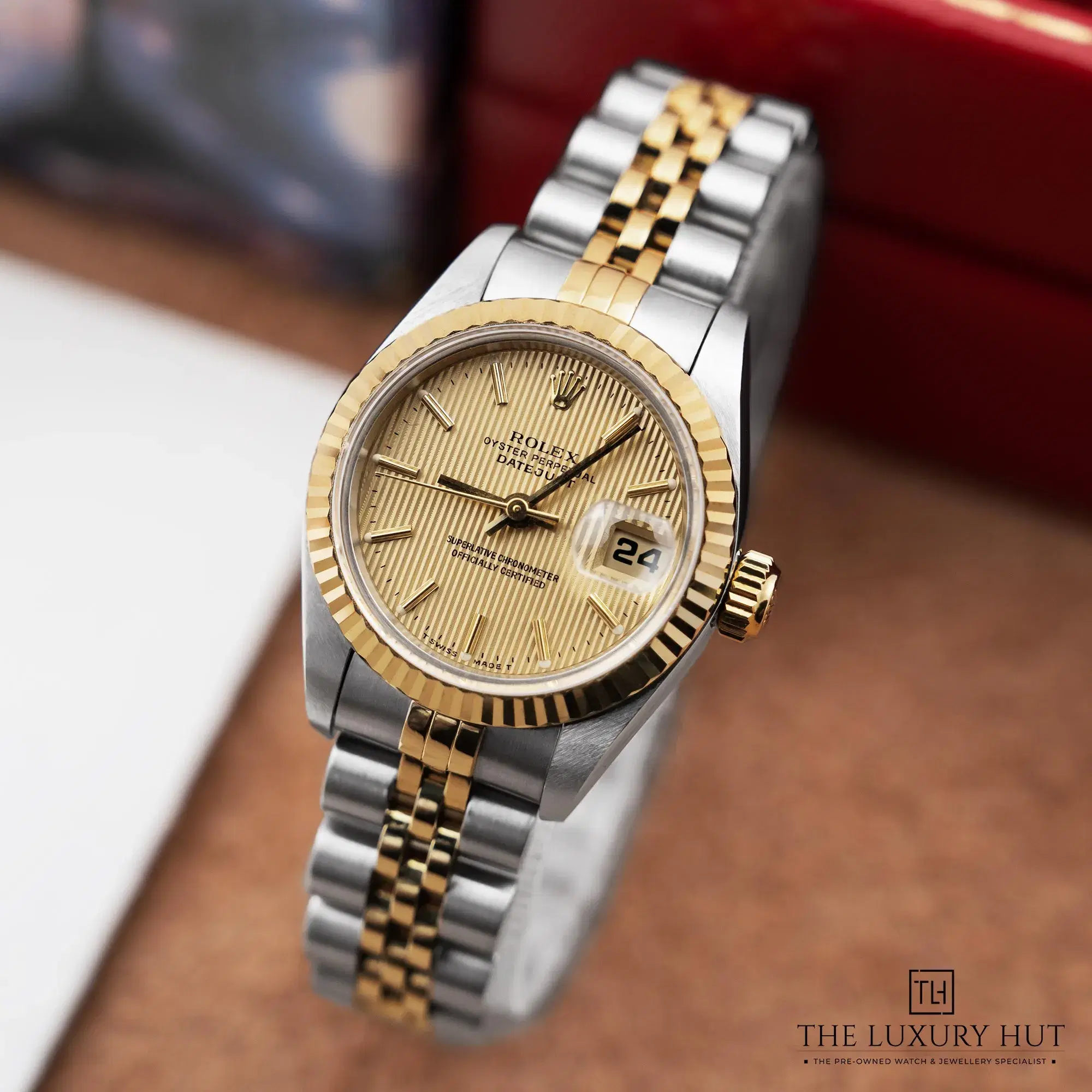 2026/01/9f72cbe2-d794-4f8a-b2f2-96f308a3b697Rolex_Lady-Datejust_26_Champagne_Tapestry_Dial_52604-b.jpg.webp